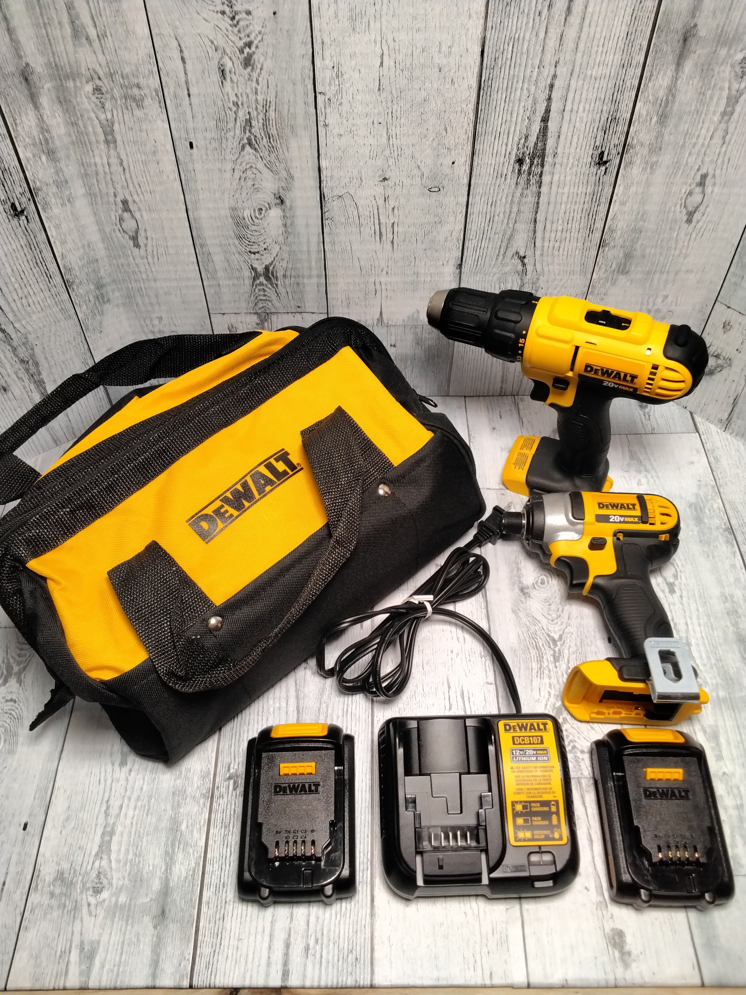 Tool Kit DEWALT 20V MAX Cordless Drill Impact Driver Combo Kit