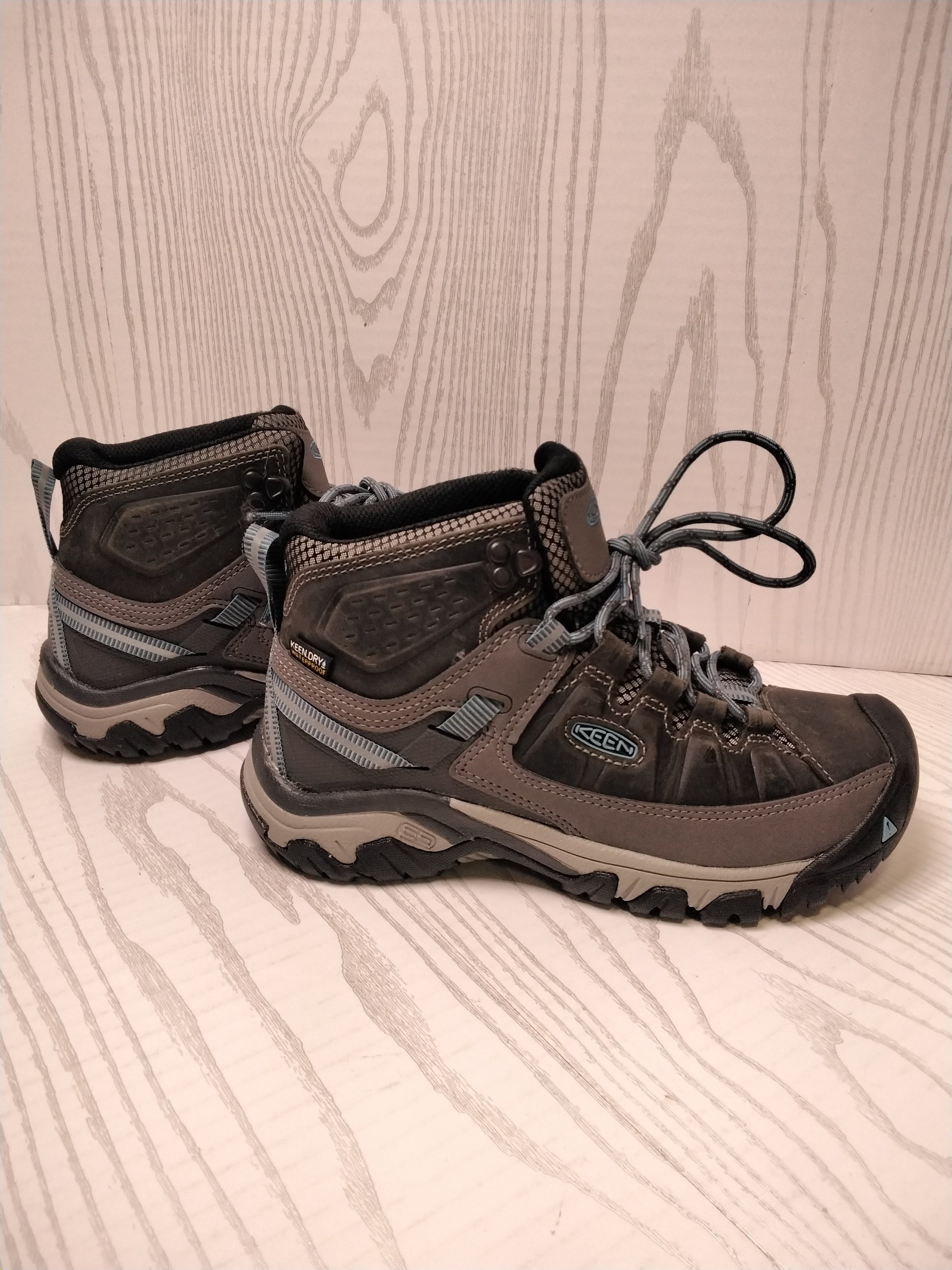 KEEN Women's Targhee 3 Mid Waterproof Hiking Boot, Size 6.5 (7774364172526)