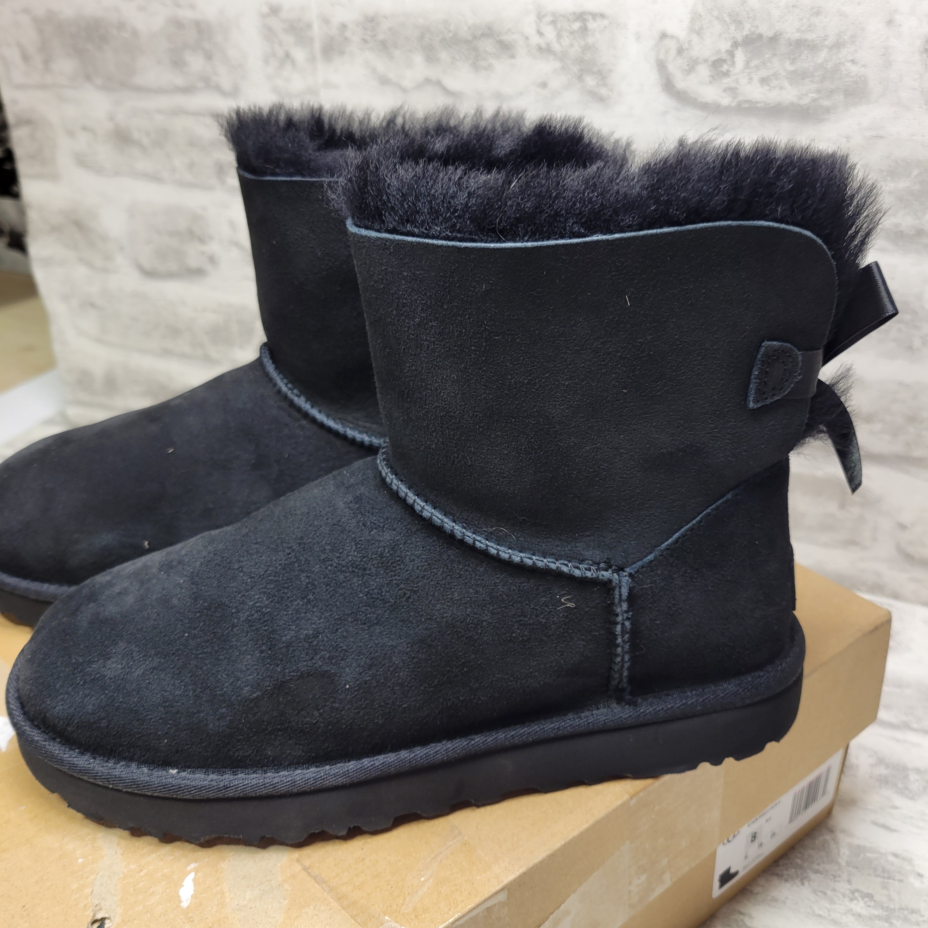 UGG Women's Mini Bailey Bow Ii Boot, Black, 8 (7689391669486)