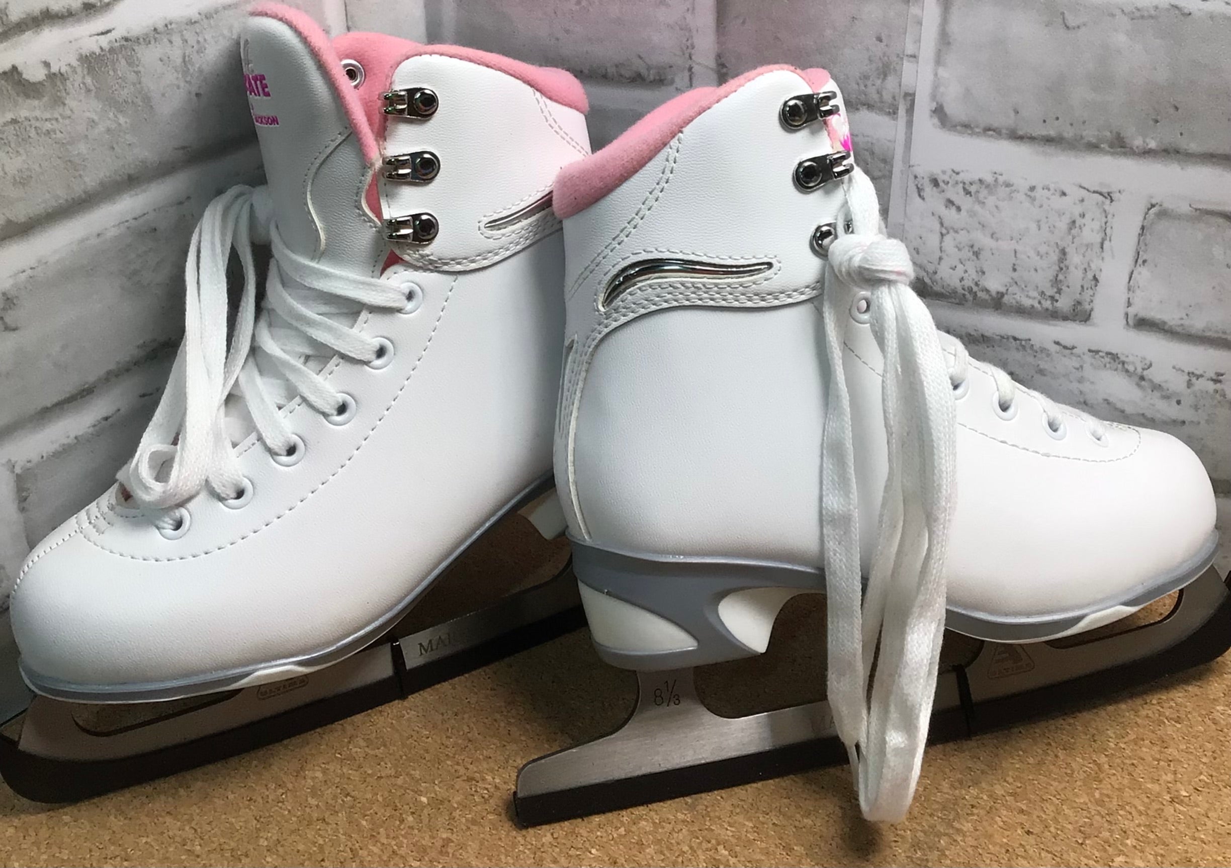 Jackson Ultima SoftSkate Women's/Girls Figure Skate Size 2**Open Box** (7844672766190)