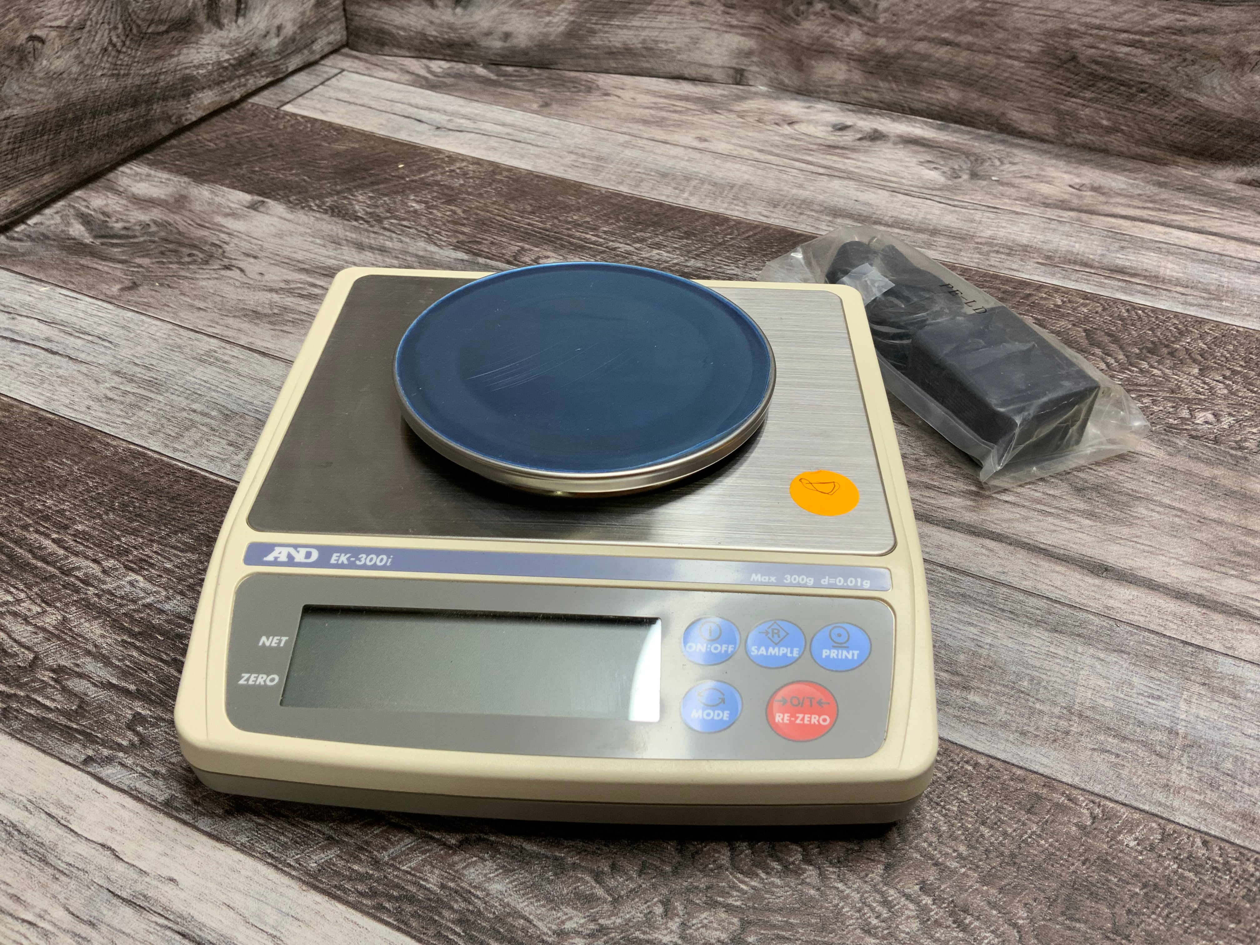 A&D Weighing EK-300I Portable Balance, 300g Capacity **READ** (8174761771246)