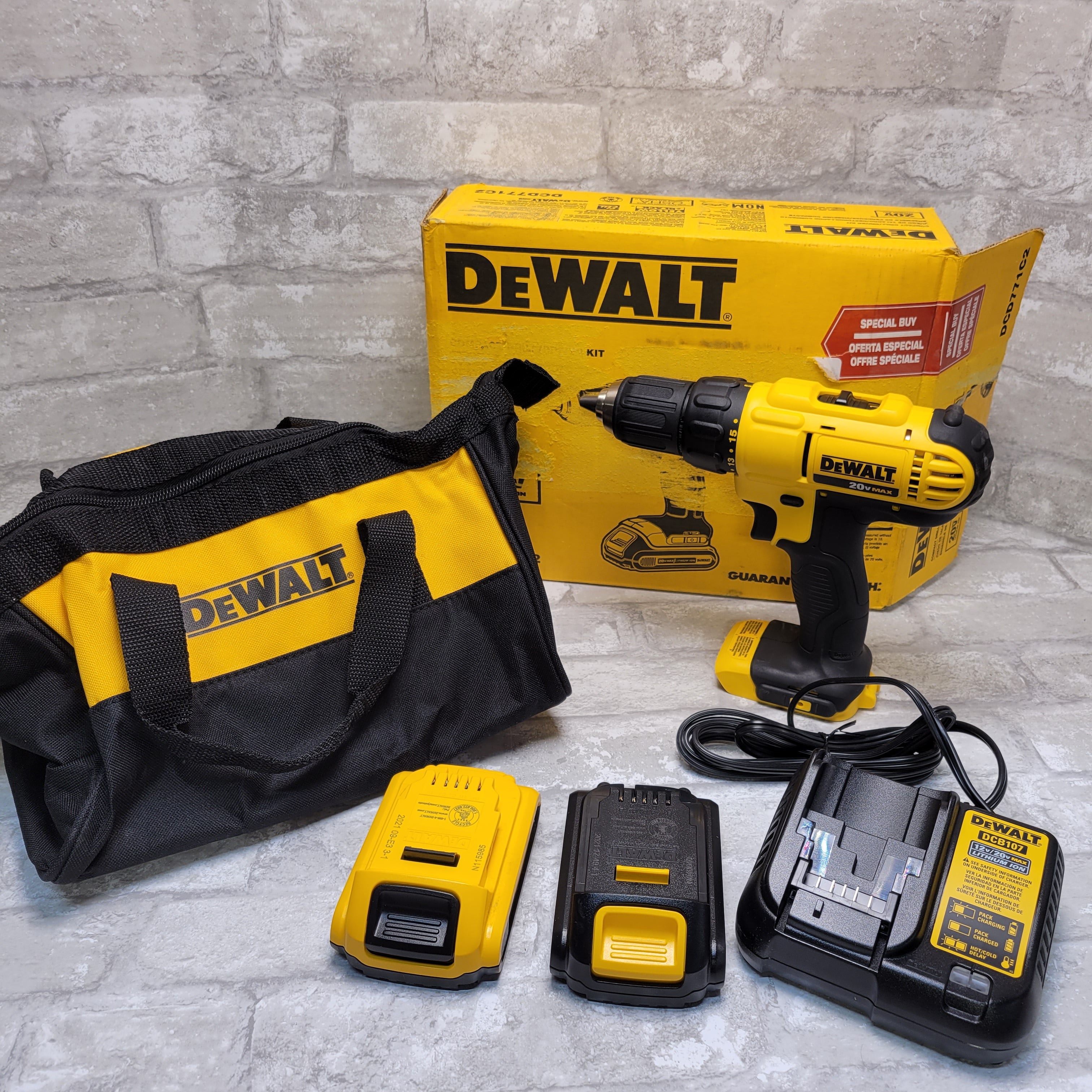 DeWalt DCD771C2 20V Max 1/2" Compact Drill Driver Kit *READ DESCRIPTIO