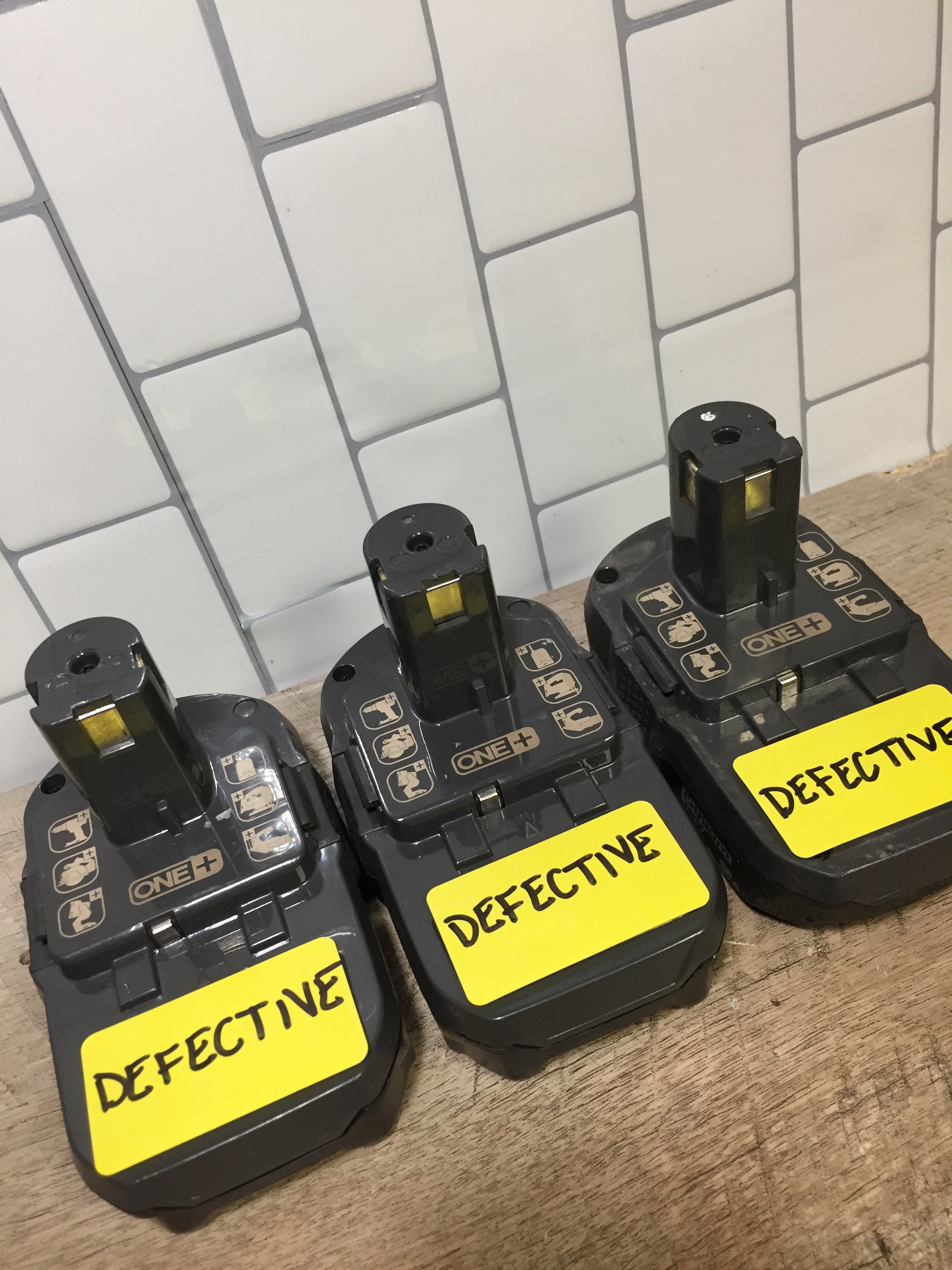 **PARTS ONLY** Lot of 3 Genuine RYOBI P190 18V Batteries **DEFECTIVE** (7430743556334)