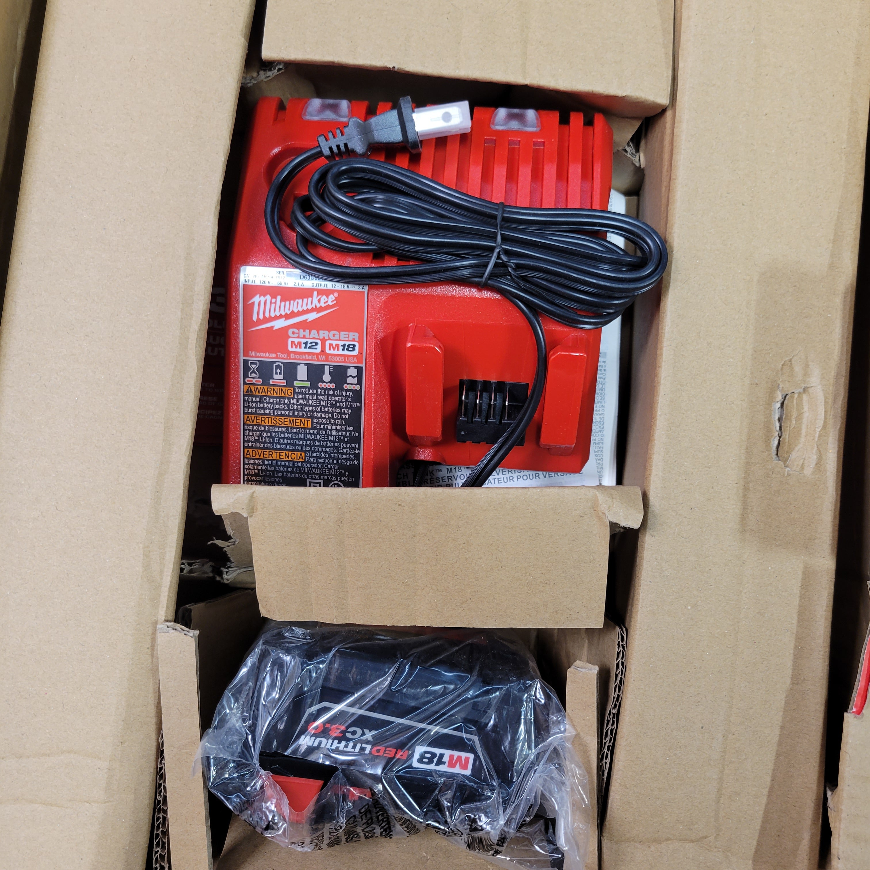 Milwaukee M18 4 Gal. Switch Tank Backpack Water Supply Kit w/ Battery & Charger (7774471028974)