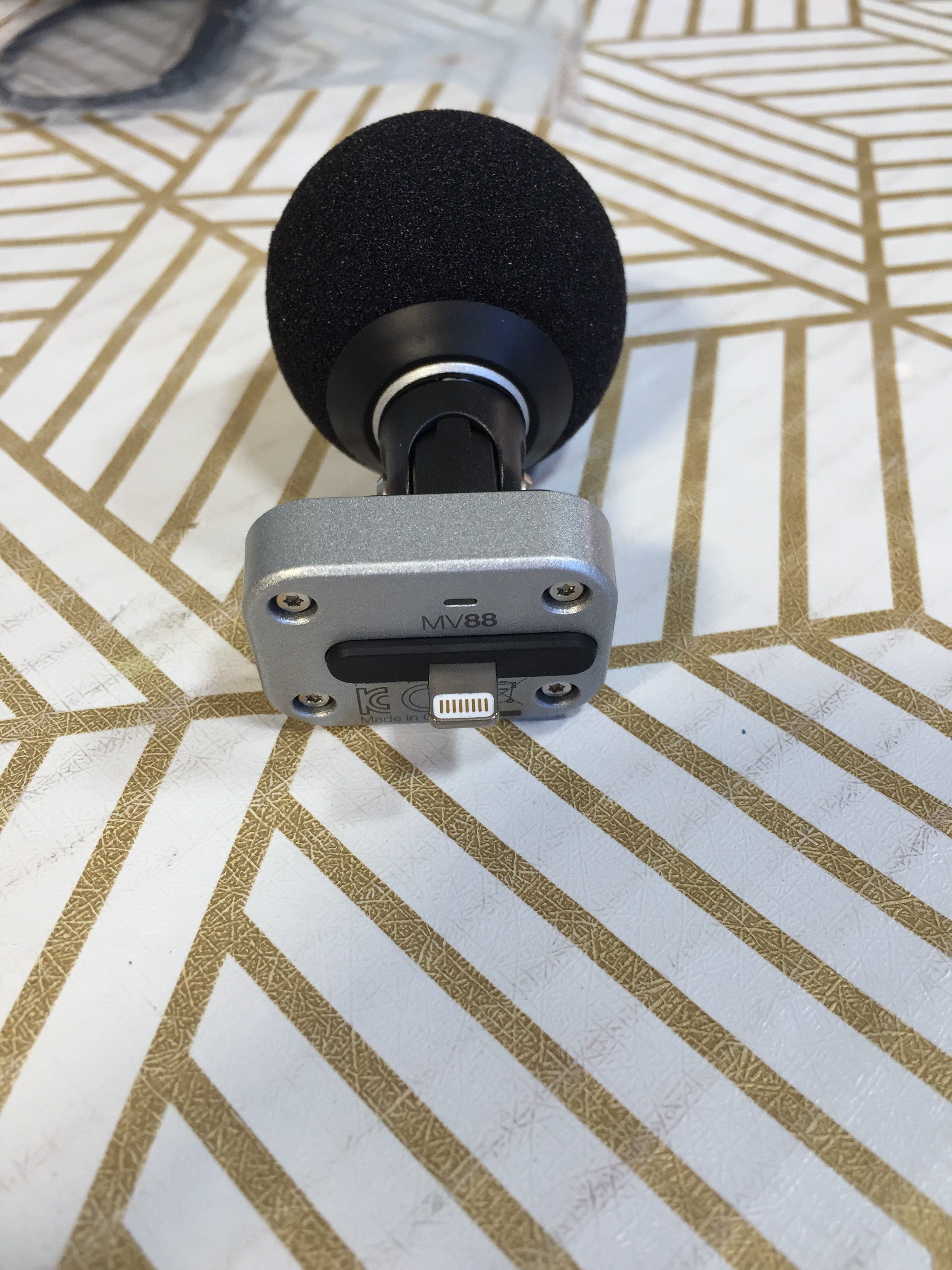 Shure MV88 Portable iOS Microphone, Professional-Quality, MV88/A (7923762561262)