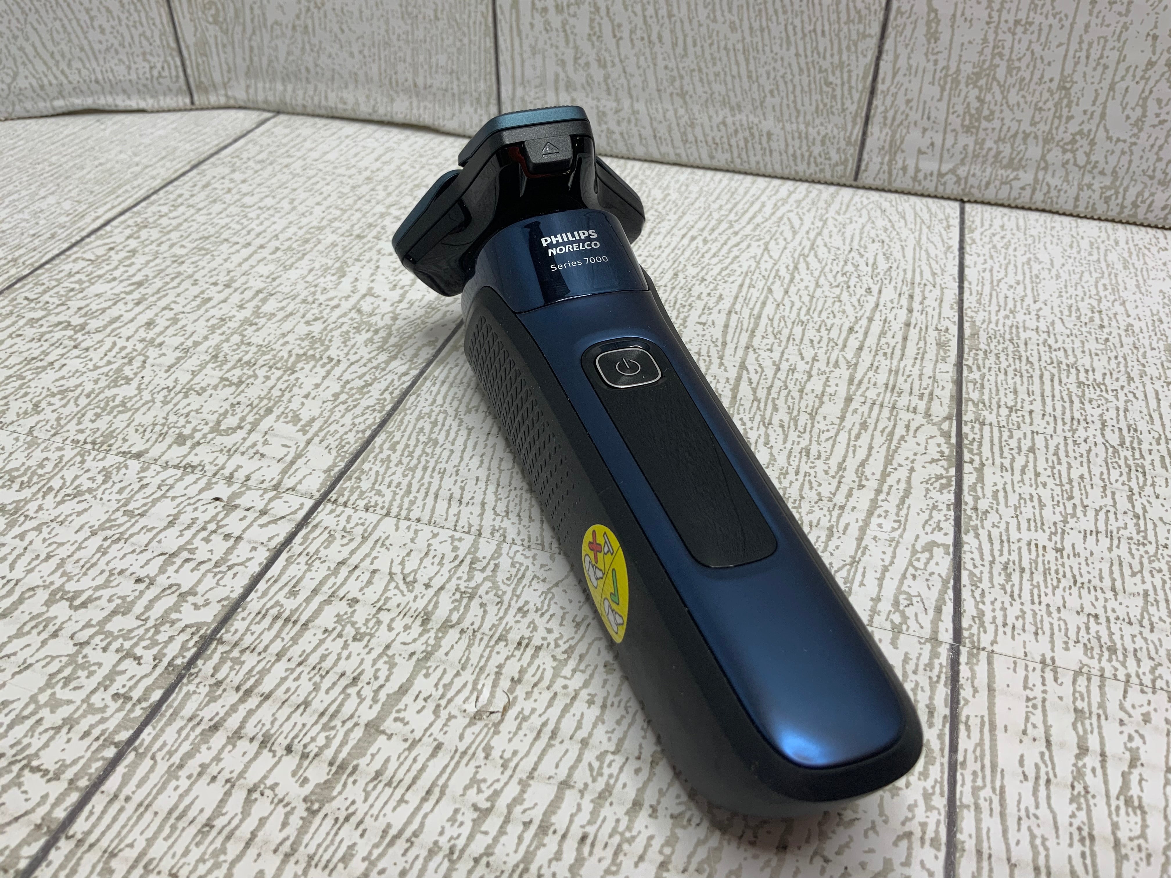 Philips Norelco Shaver 7800, Rechargeable Wet & Dry Electric Shaver