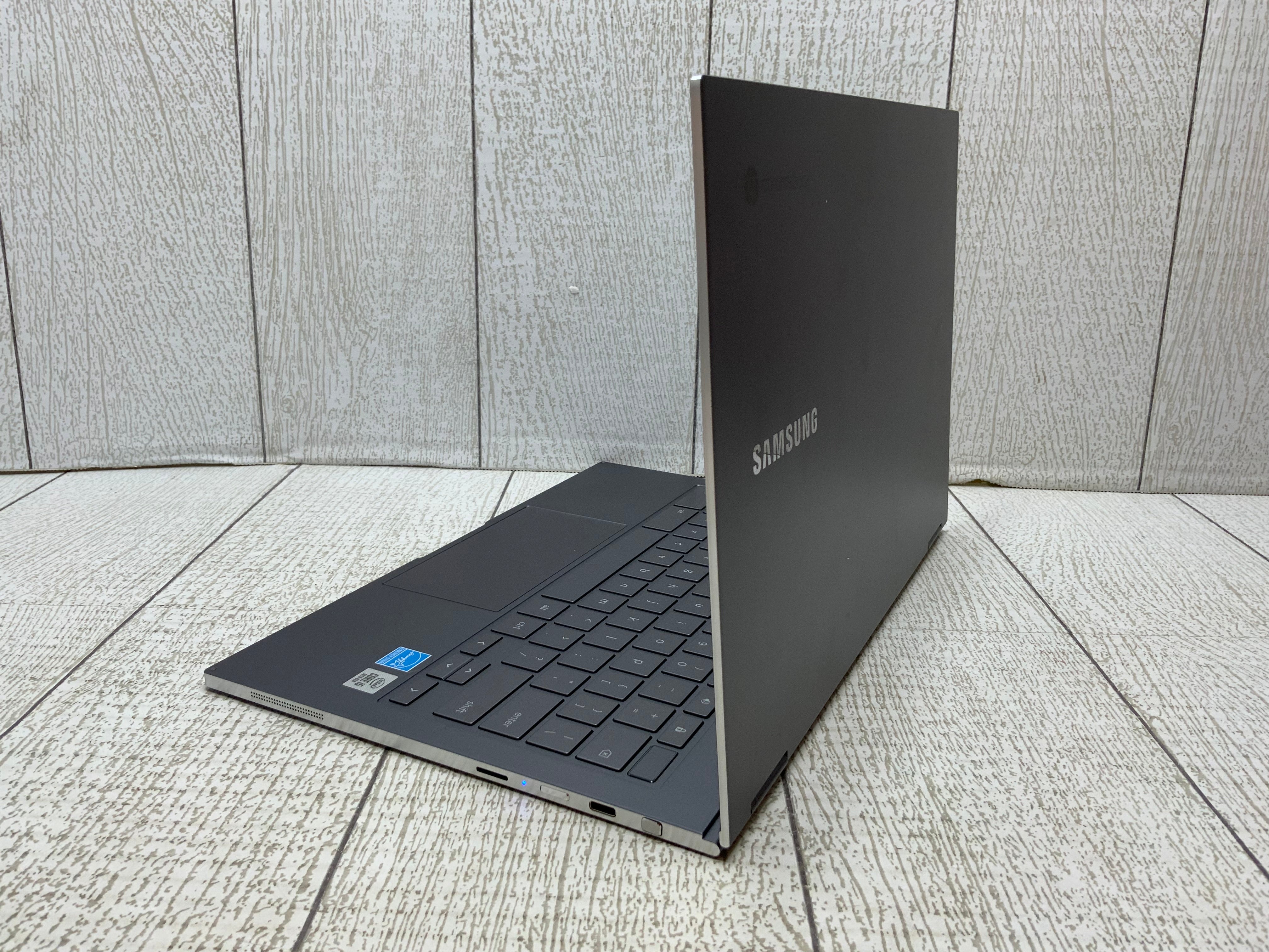 SAMSUNG 13.3” Galaxy Chromebook Laptop Computer w/ 256GB Storage *Mercury Gray* (8063826985198)