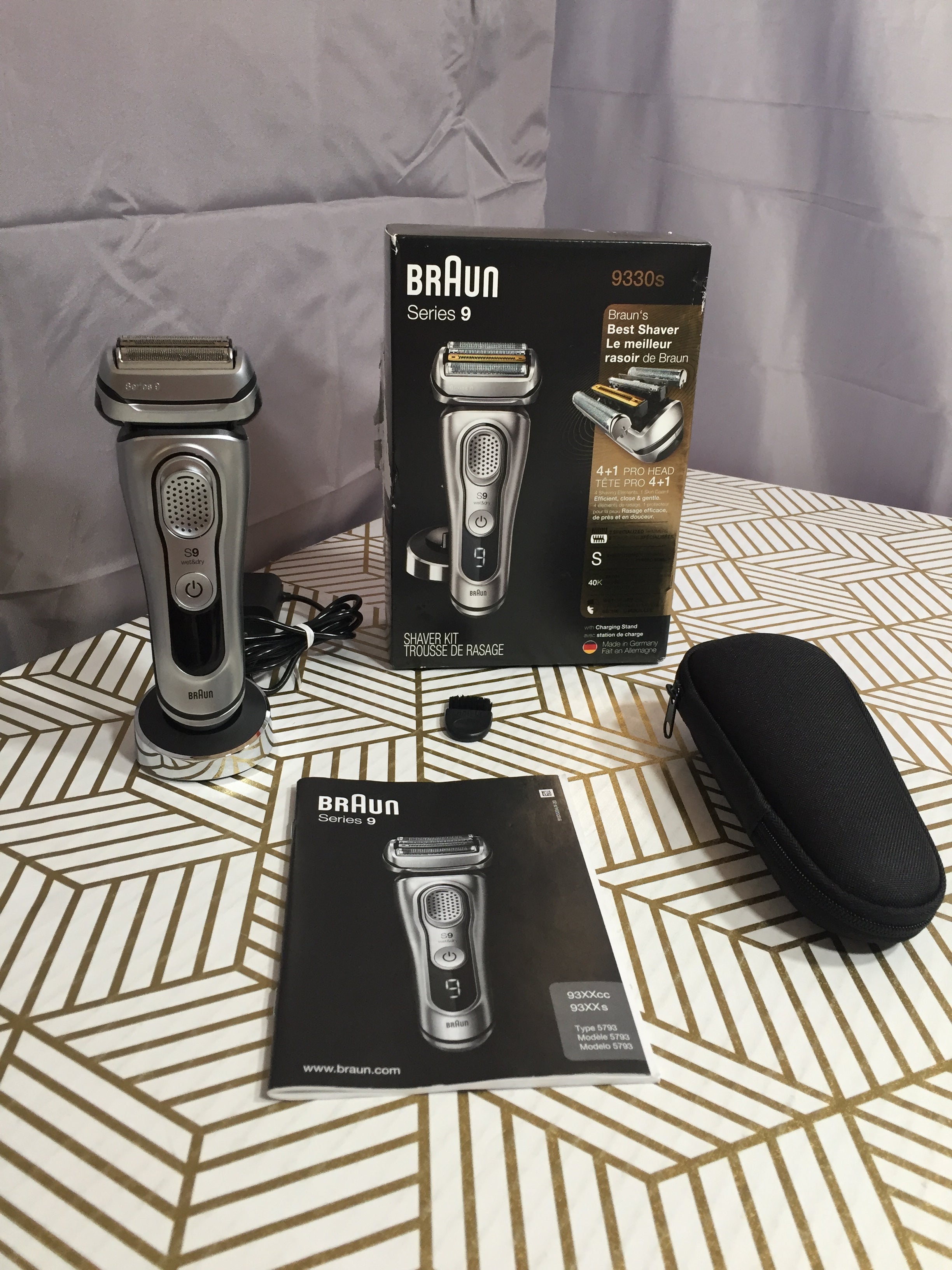 Braun Electric Razor for Men, Waterproof Foil Shaver, Series 9 9330s, Wet & Dry Shave, With Pop-Up Beard Trimmer for Grooming, Leather Travel Case & Charging Stand, Silver (8038525141230)