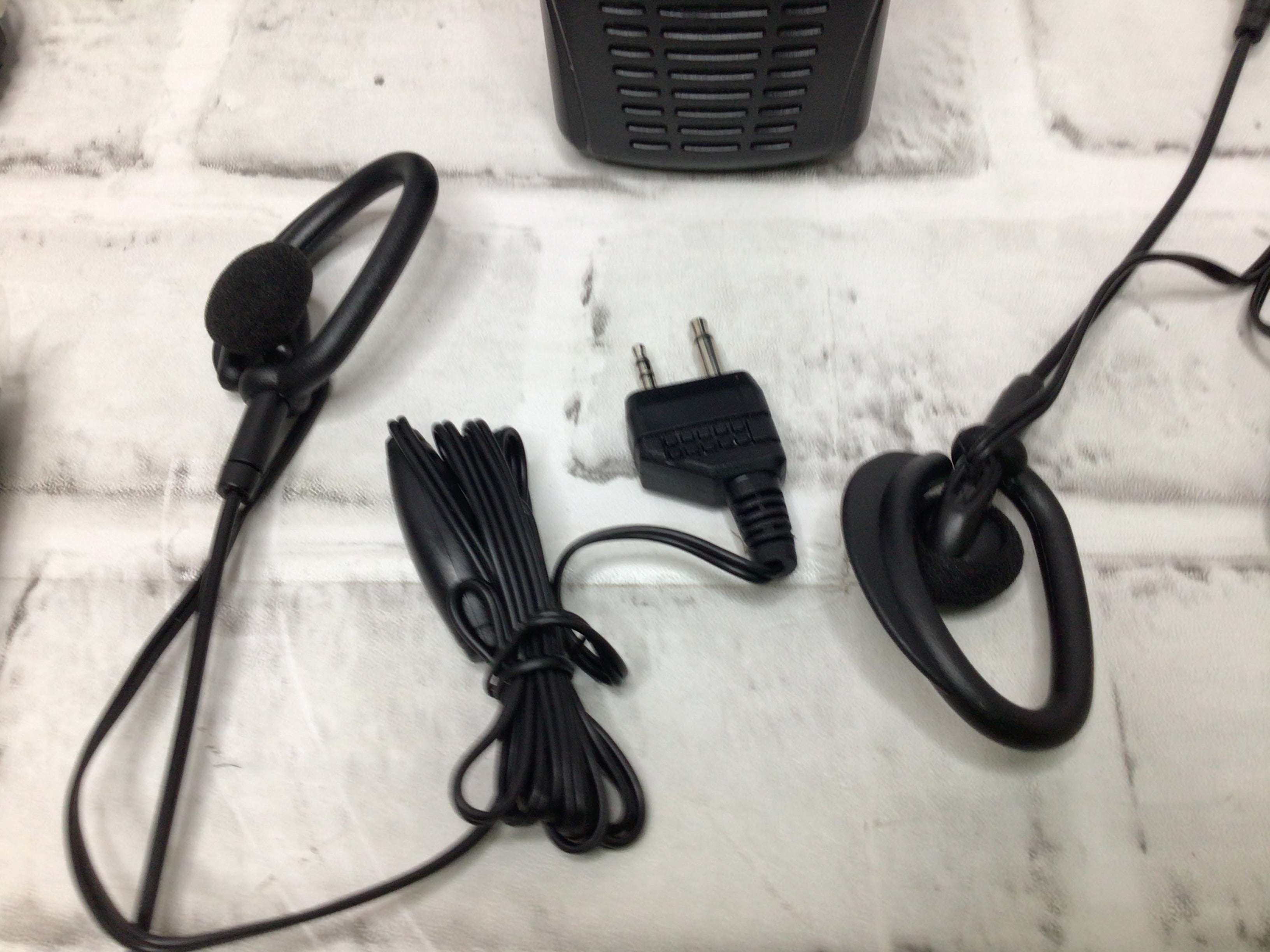 Midland GXT Pro Series GXT1000VP4 GMRS TwoWay Radios w/ Headsets 2Pa