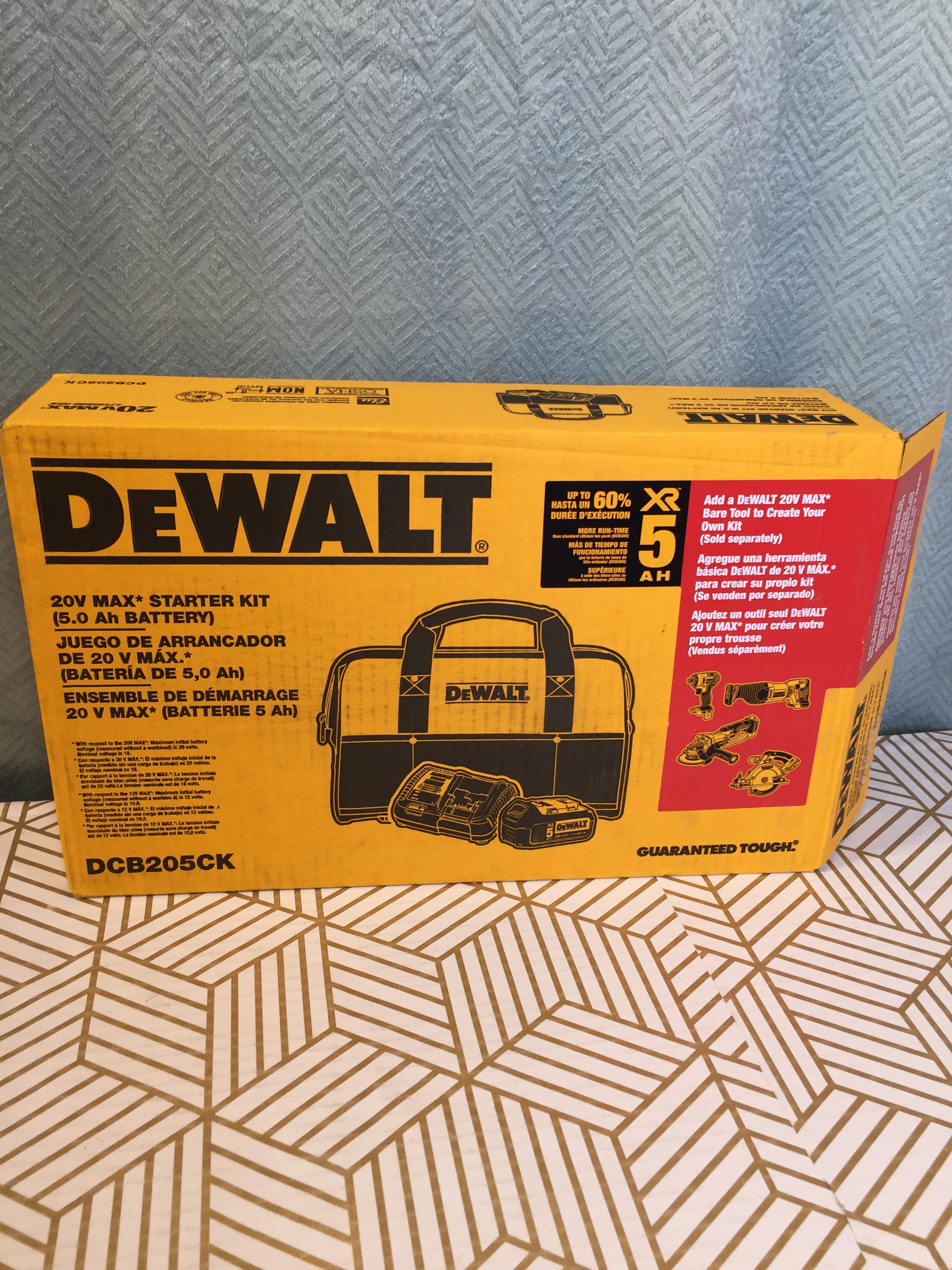 DEWALT 20V MAX Battery Starter Kit DCB205CK 5.0Ah Battery & Charger & Bag (7777875755246)