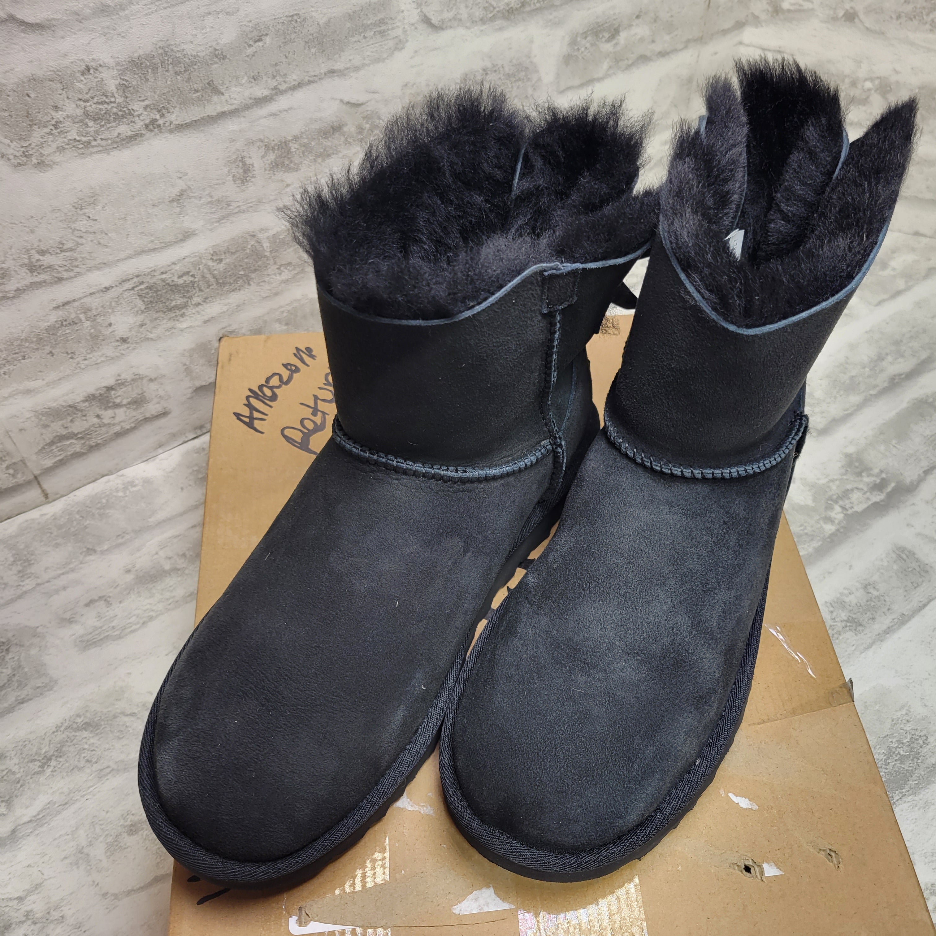 UGG Women's Mini Bailey Bow Ii Boot, Black, 8 (7689391669486)