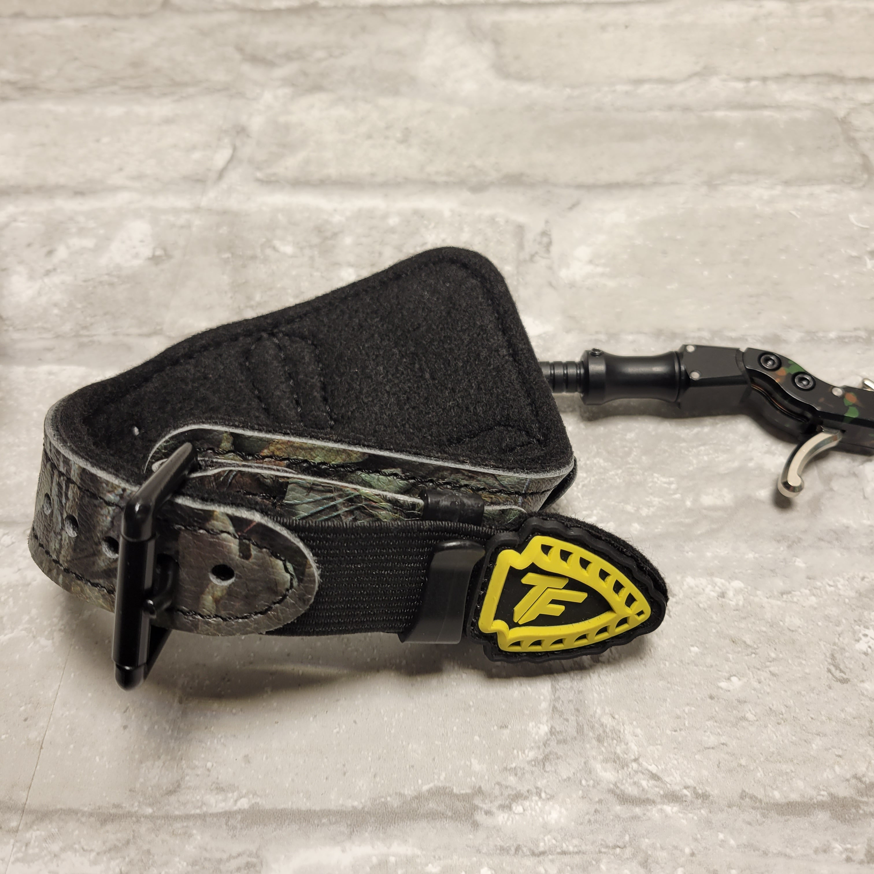 TruFire Hardcore Arrow Release Black Buckle Foldback Strap, Camo - HDBF (8004025745646)