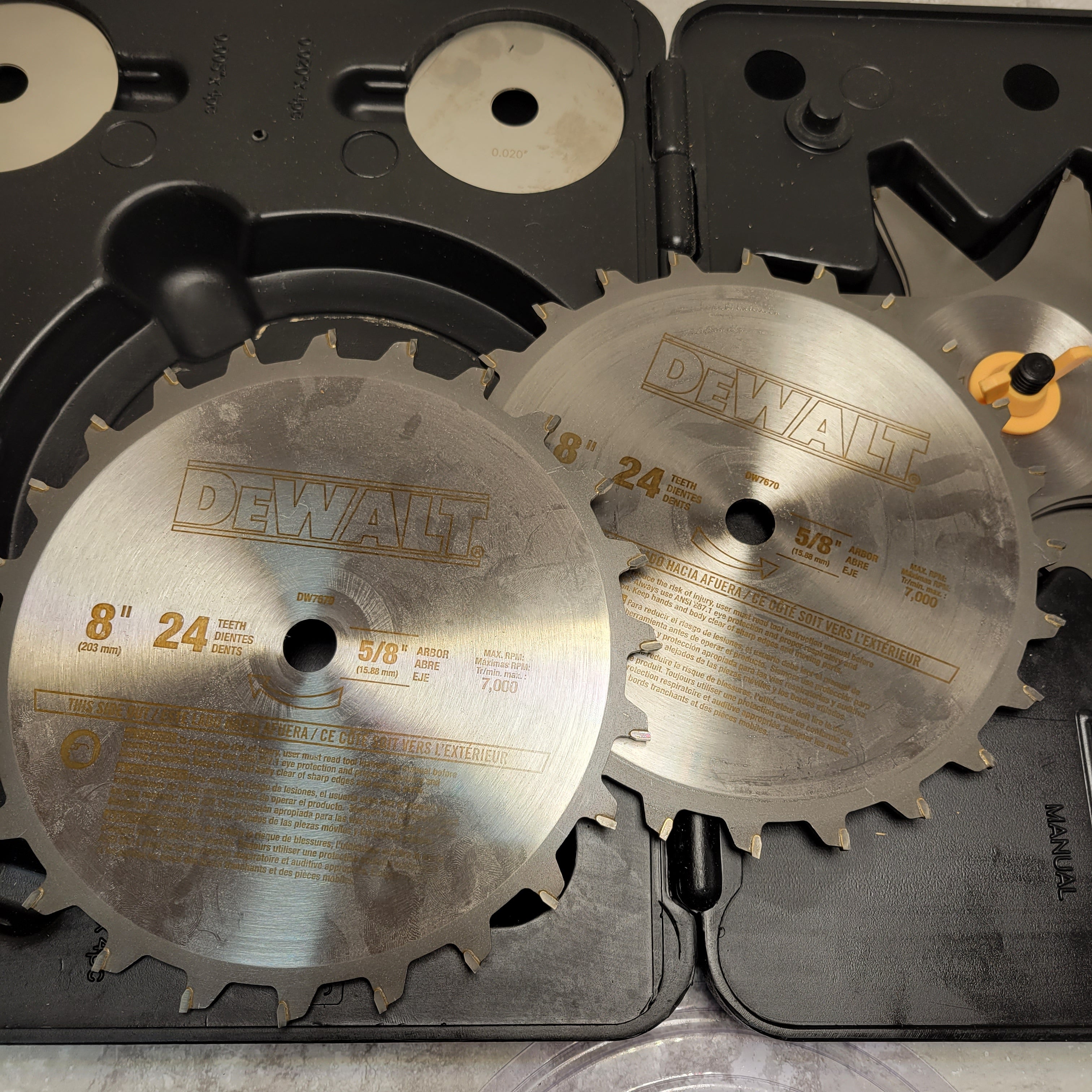 DEWALT Dado Blade Set, 8Inch, 24Tooth (DW7670) *READ DESCRIPTION*