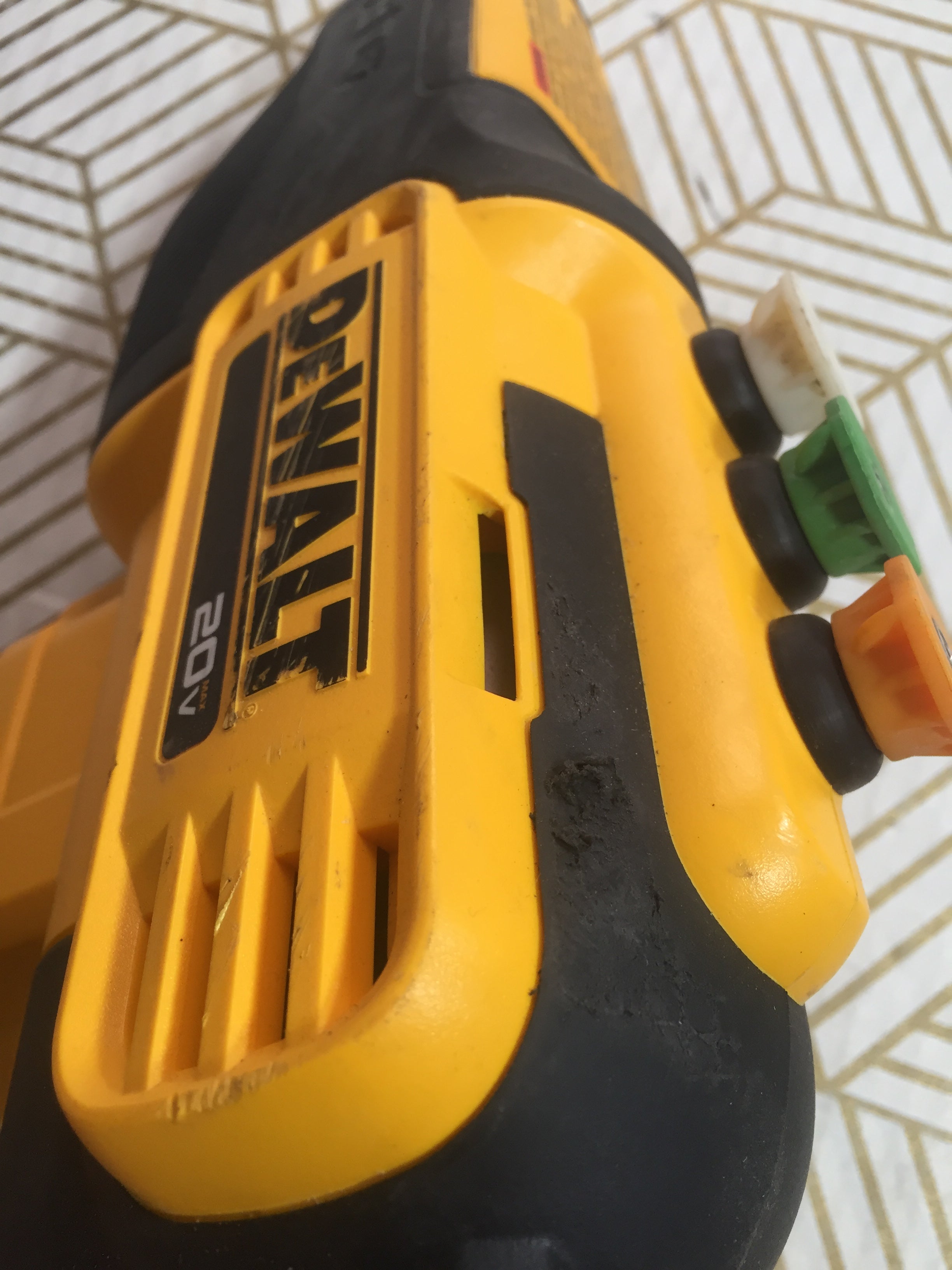 DEWALT DCPW550 Cordless Pressure Washer Power Cleaner, 550-PSI, 1.0 GP