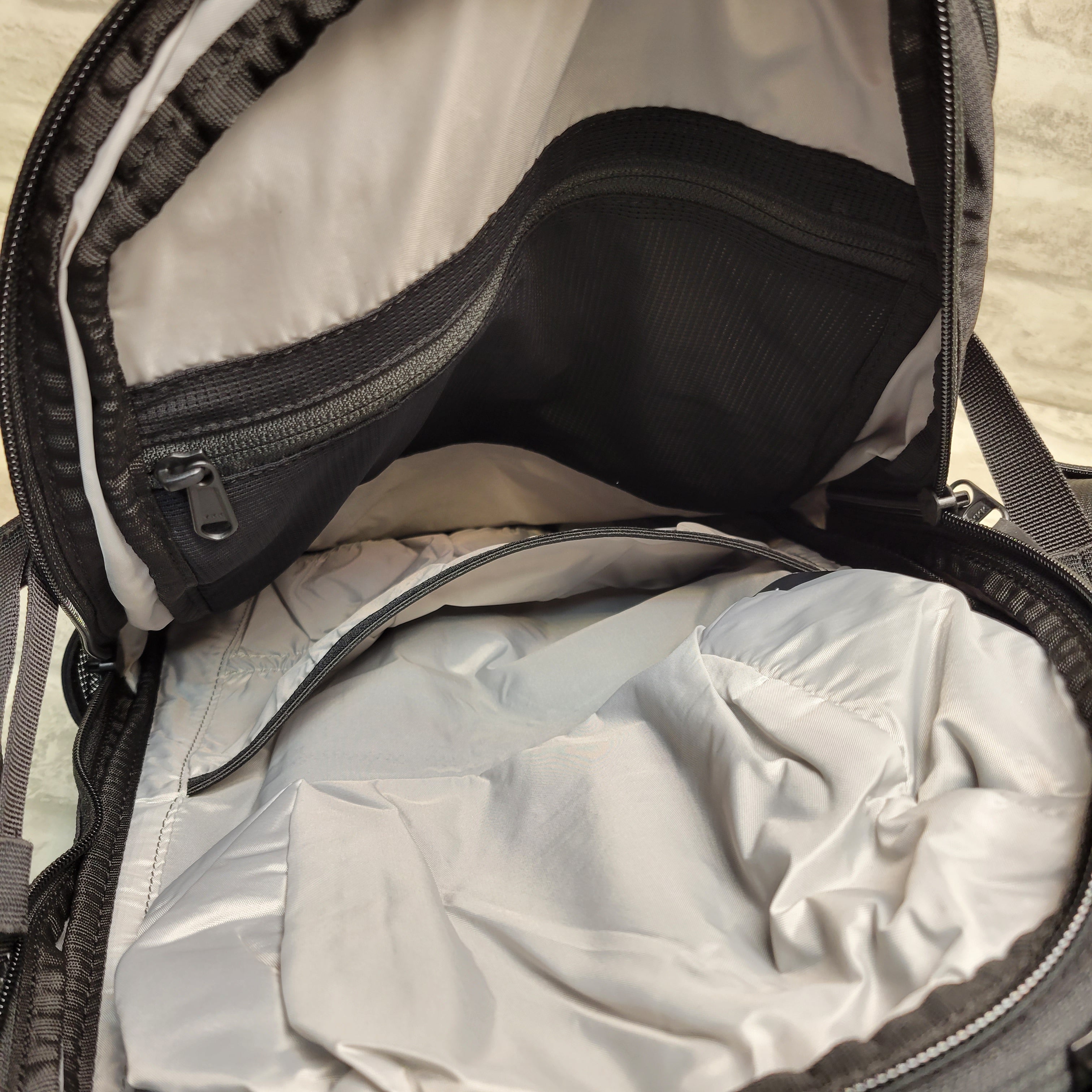 USWE Shred 16 Backpack - Carbon Black (7911616217326)