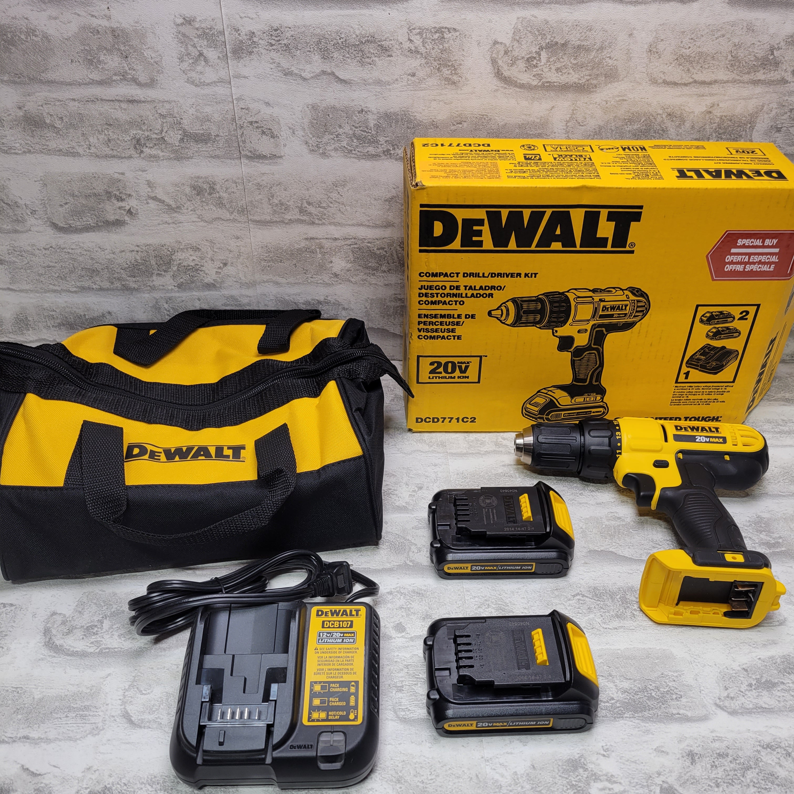 DEWALT 20V Max Cordless Drill / Driver Kit, Compact, 1/2-Inch (DCD771C2) (7677144301806)