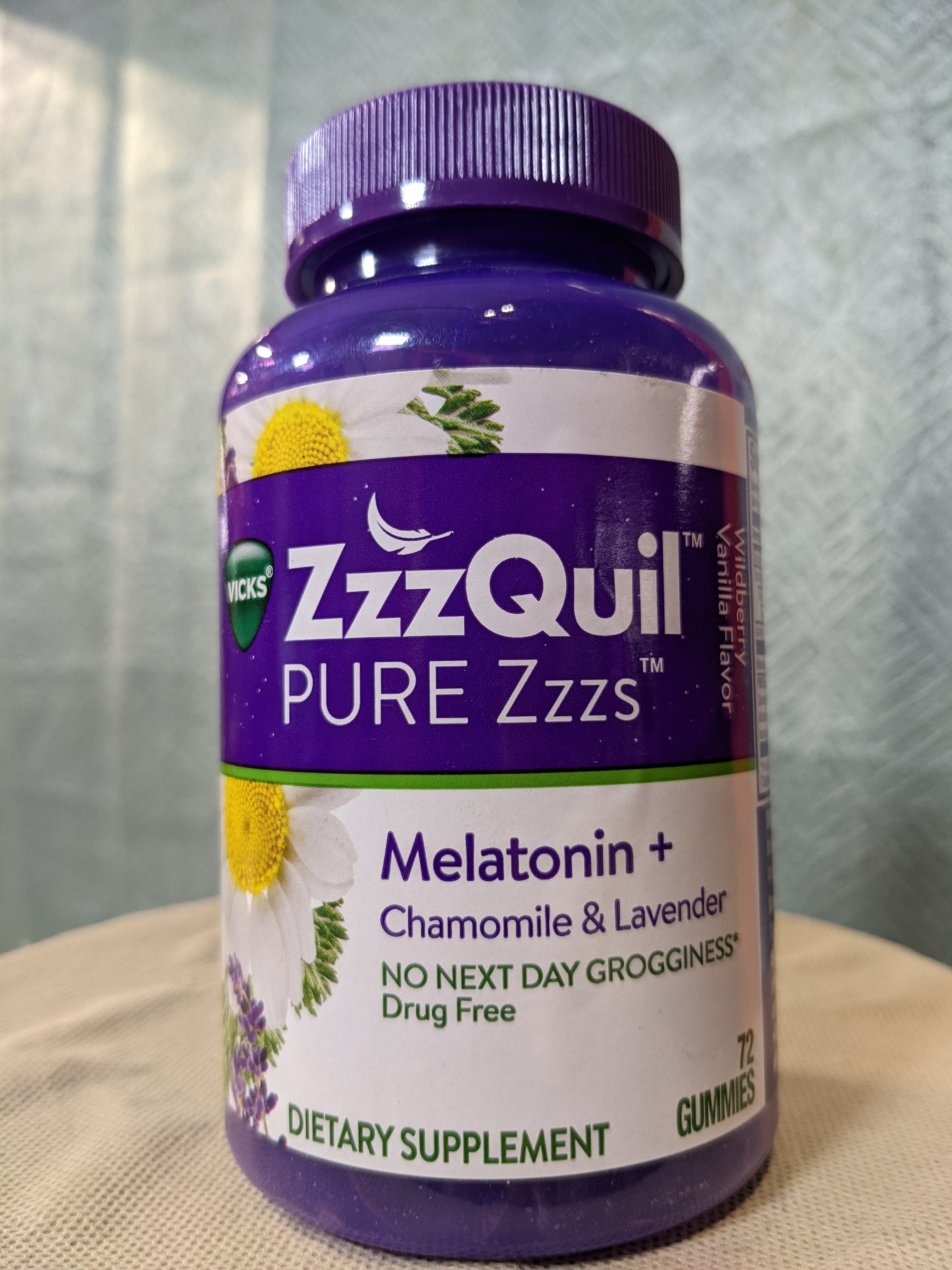 ZzzQuil Pure Zzzs, Melatonin Sleep Aid Gummies with Lavender New Sealed. Expires Aug 2022 (7567342534894)
