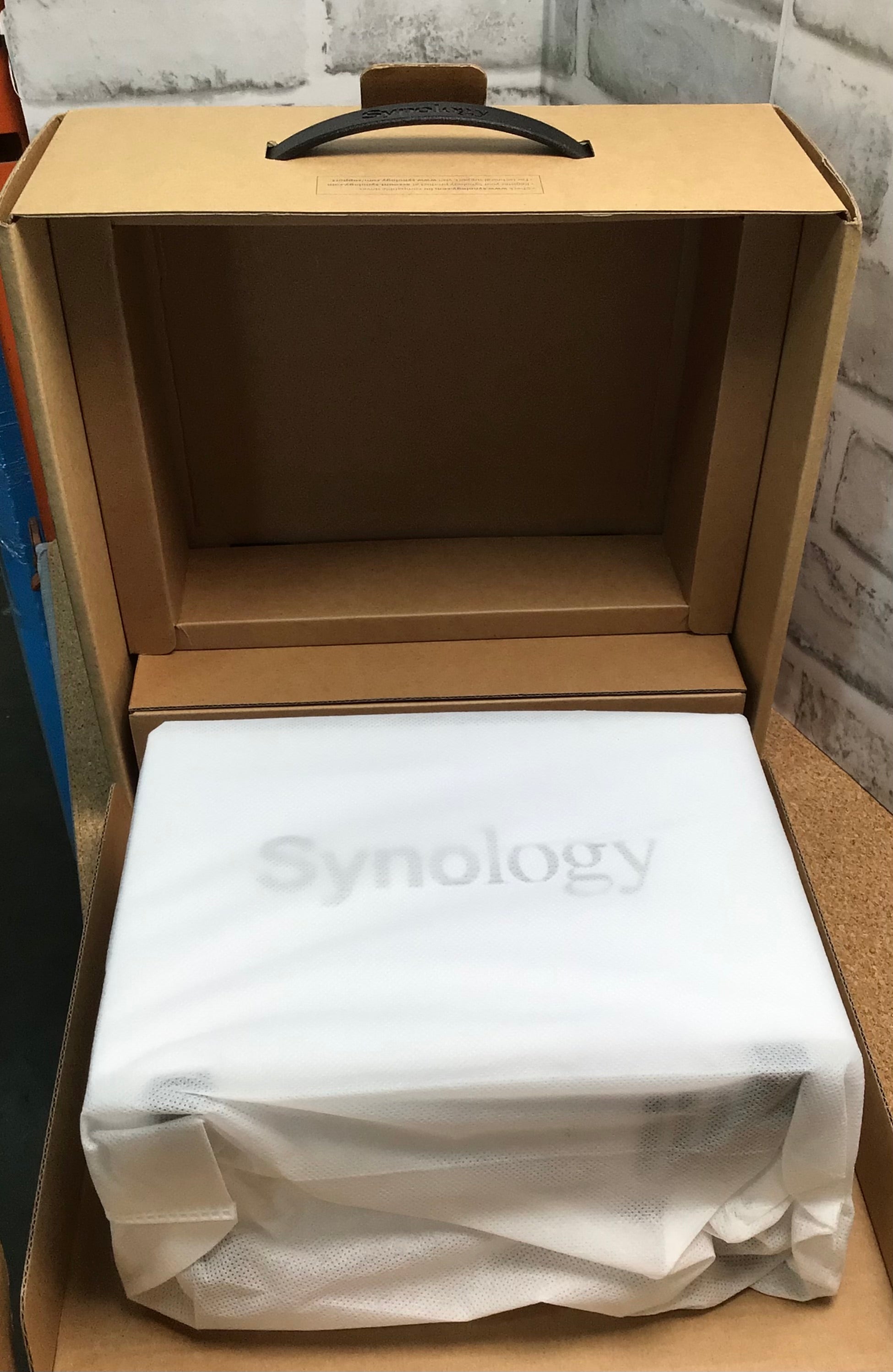 Synology 2 bay NAS DiskStation DS220j (Diskless), 2-bay; 512MB DDR4 (7876376887534)