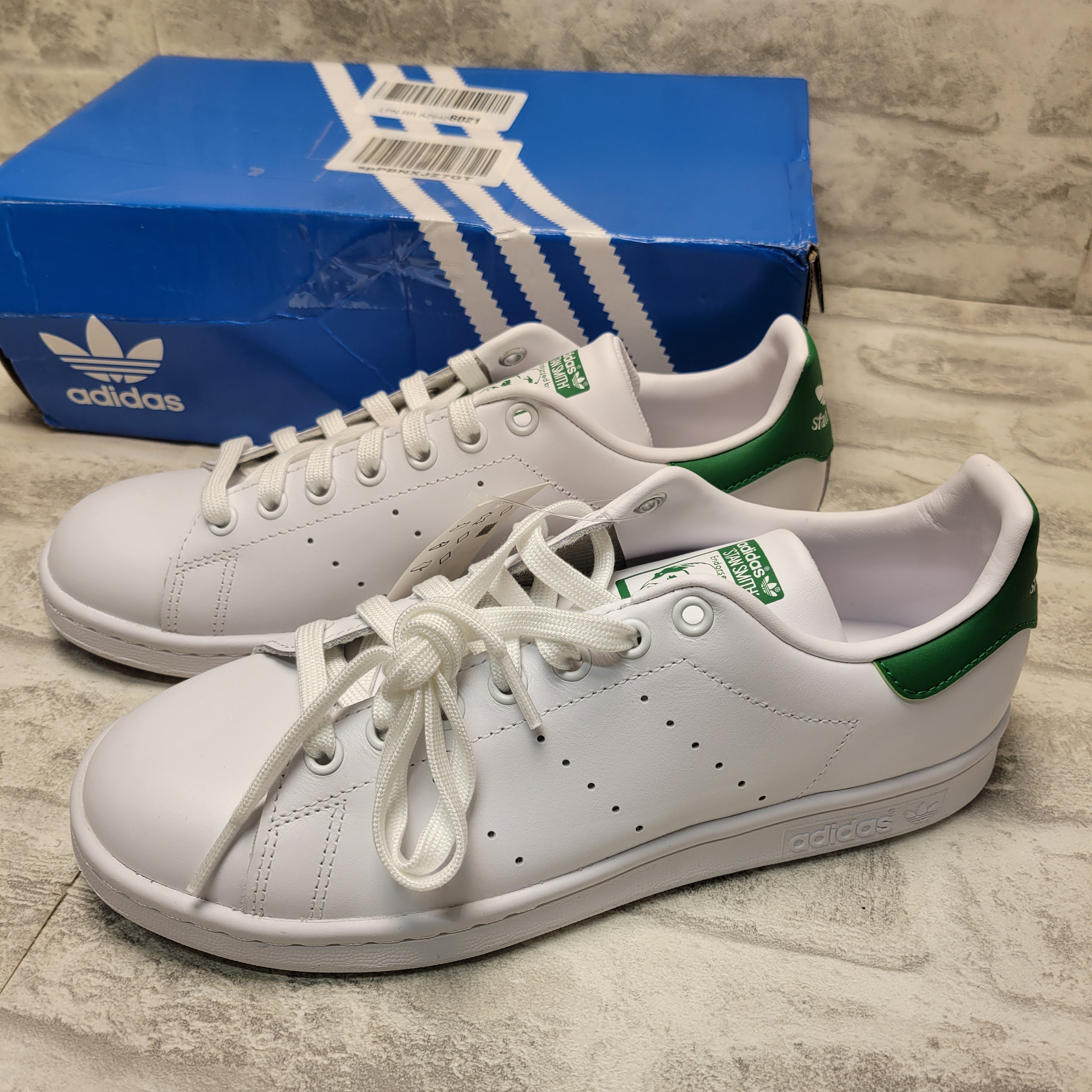 ADIDAS Womens Stan Smith Fairway Sneaker B24105, 8.5 White/Green (7922123768046)