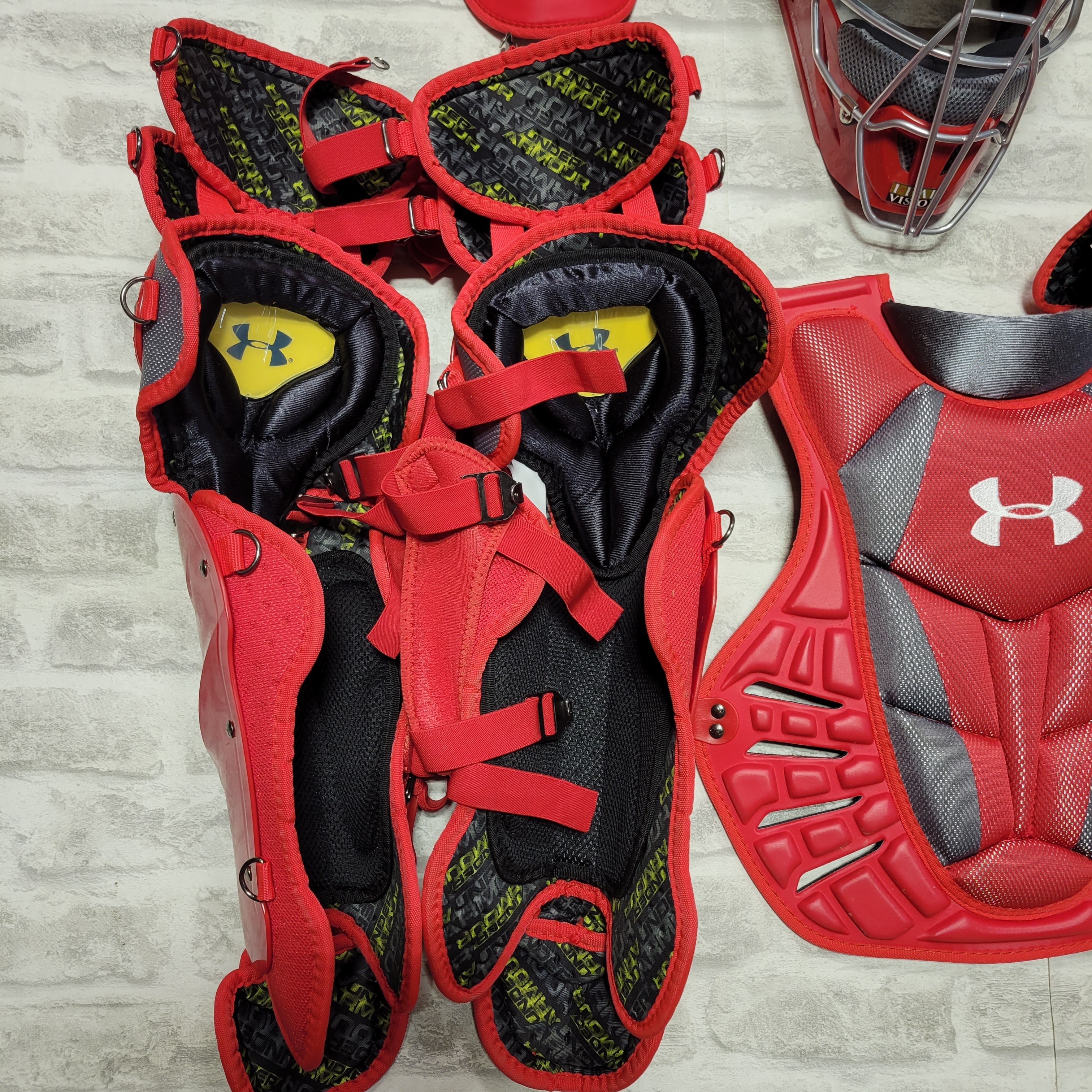 Under Armour Pro 4 Senior Ages 12-16 Catcher's Kit UACKCC4-SRP, Red (7742181376238)