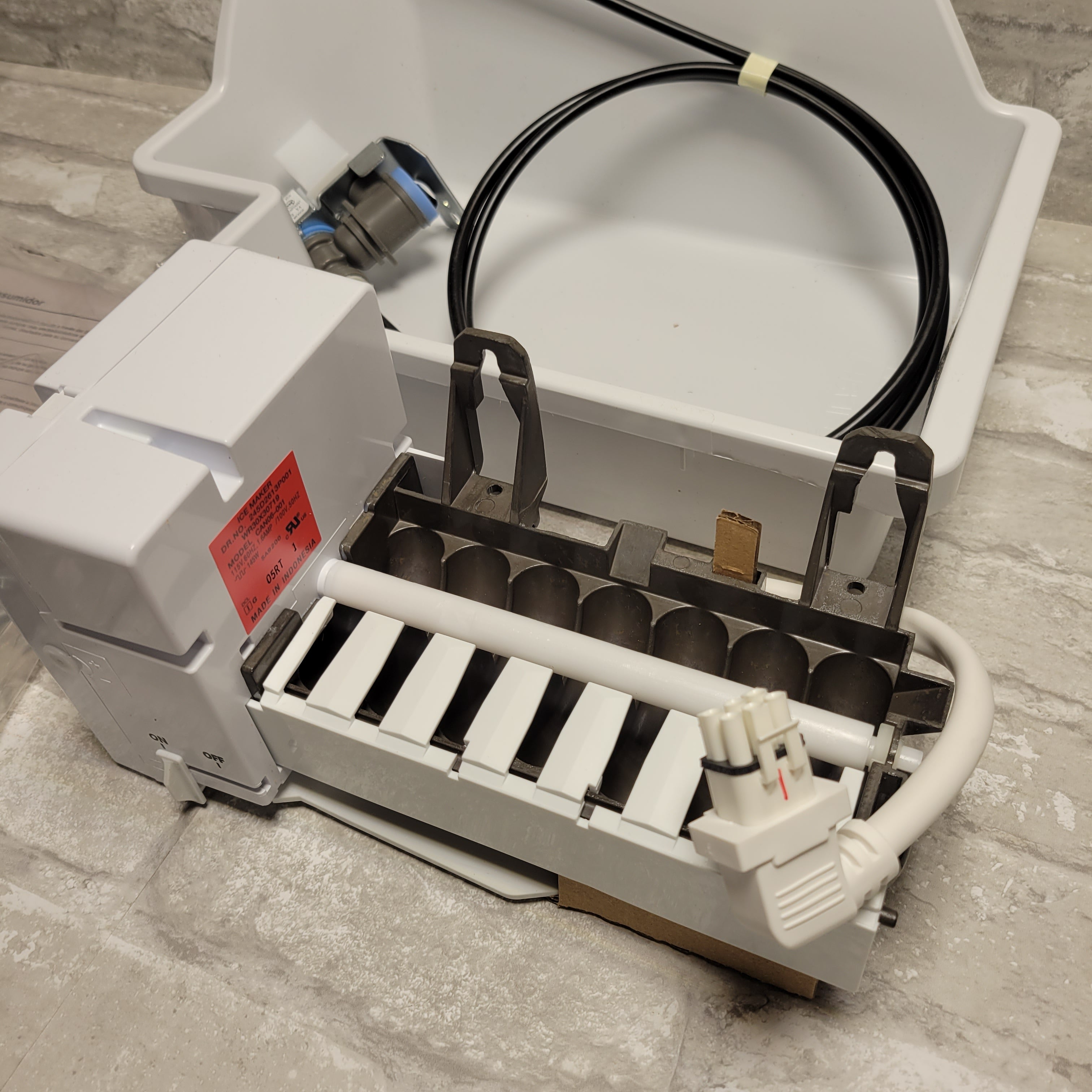 GE Automatic IceMaker Installation Kit for Top Mount Refrigerators Whi