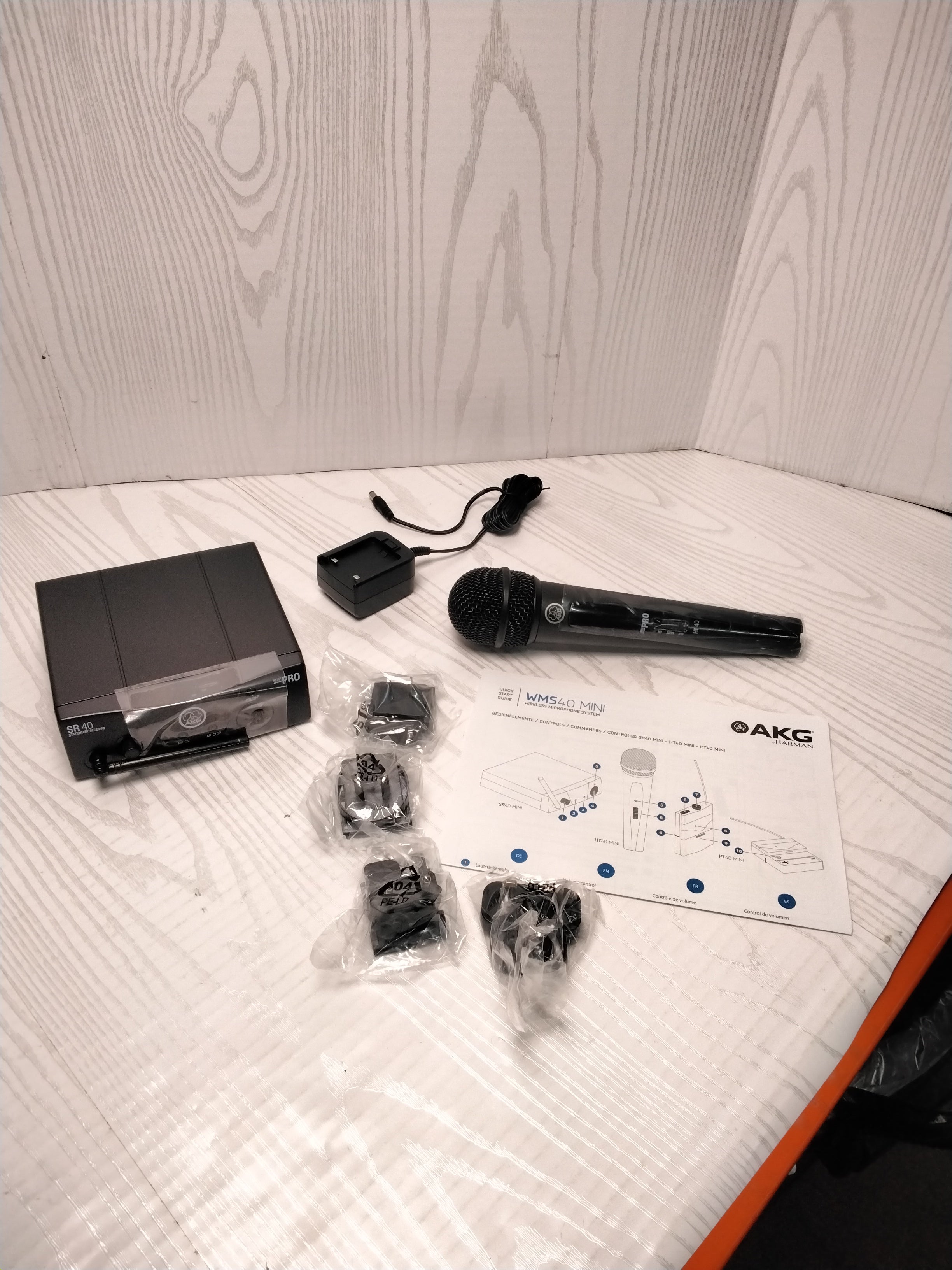 AKG Pro Audio WMS40 Mini Vocal Set BD US45C Wireless Microphone System (7849711960302)