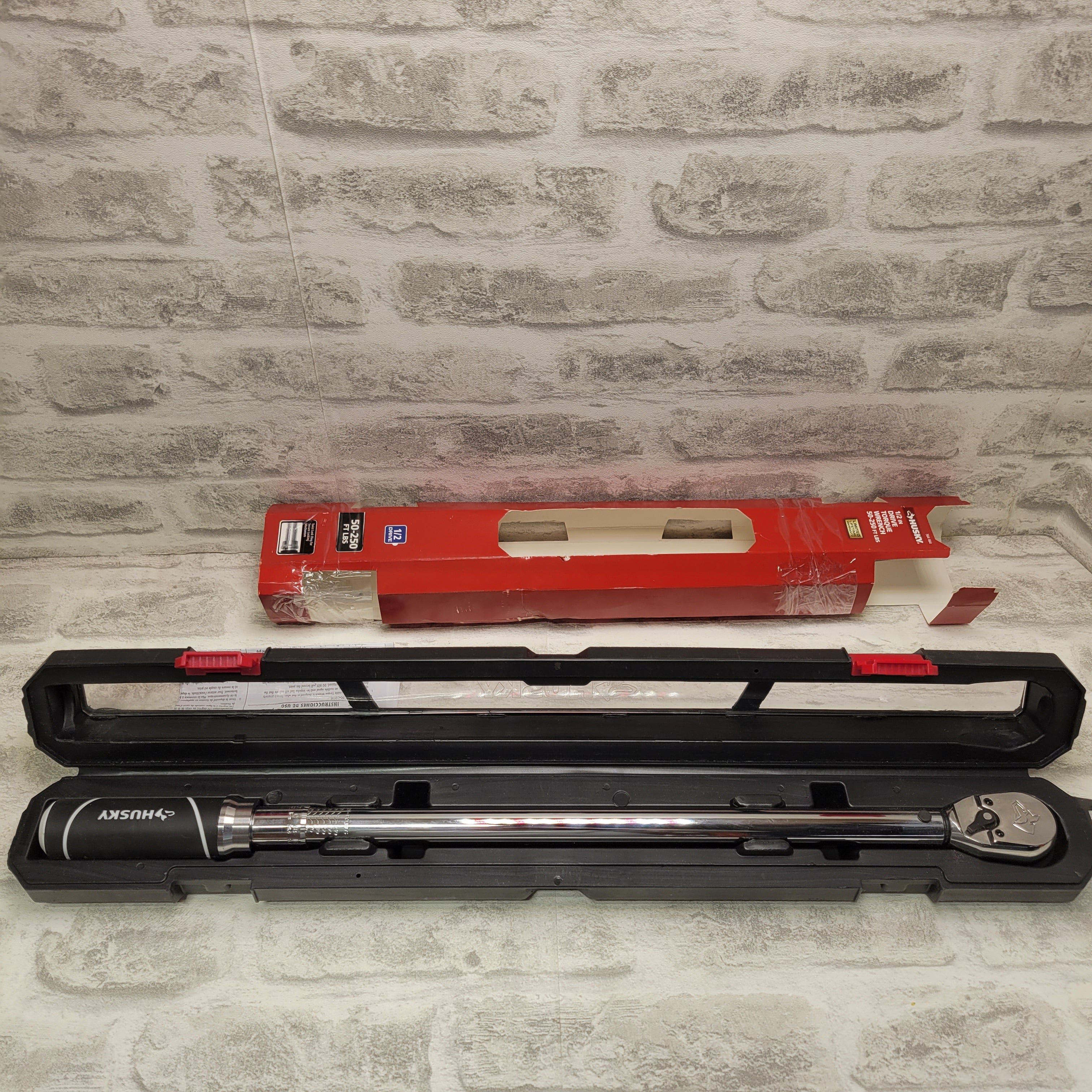 Husky 50 ft. /lbs. to 250 ft. /lbs. 1/2 in. Drive Torque Wrench (7624357118190)