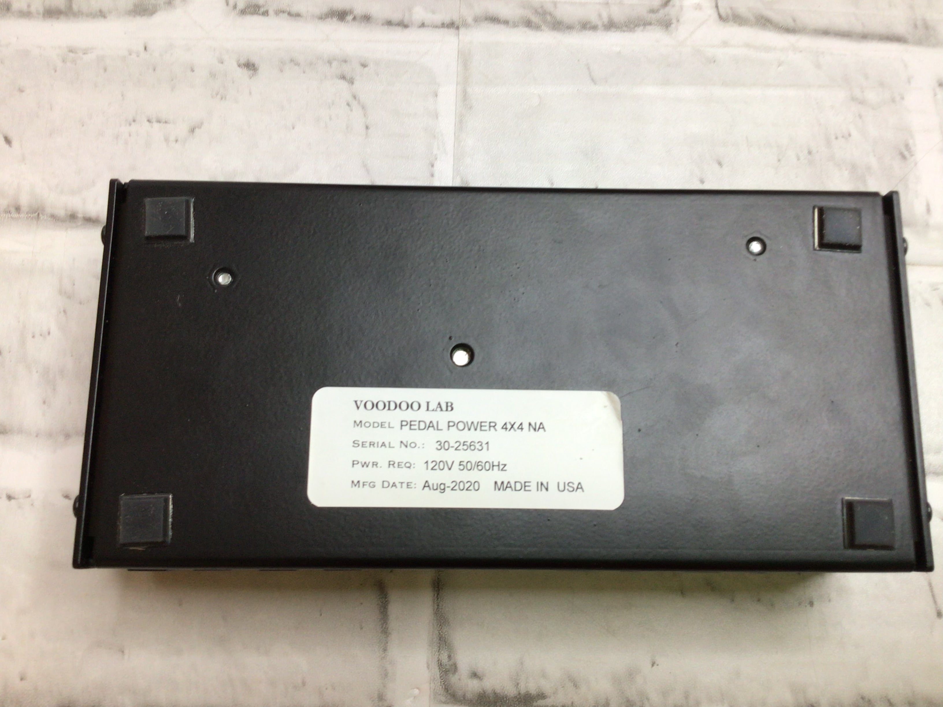 **READ** Voodoo Lab Pedal Power 4x4 8-output Isolated Guitar Pedal Power Supply (8087179722990)