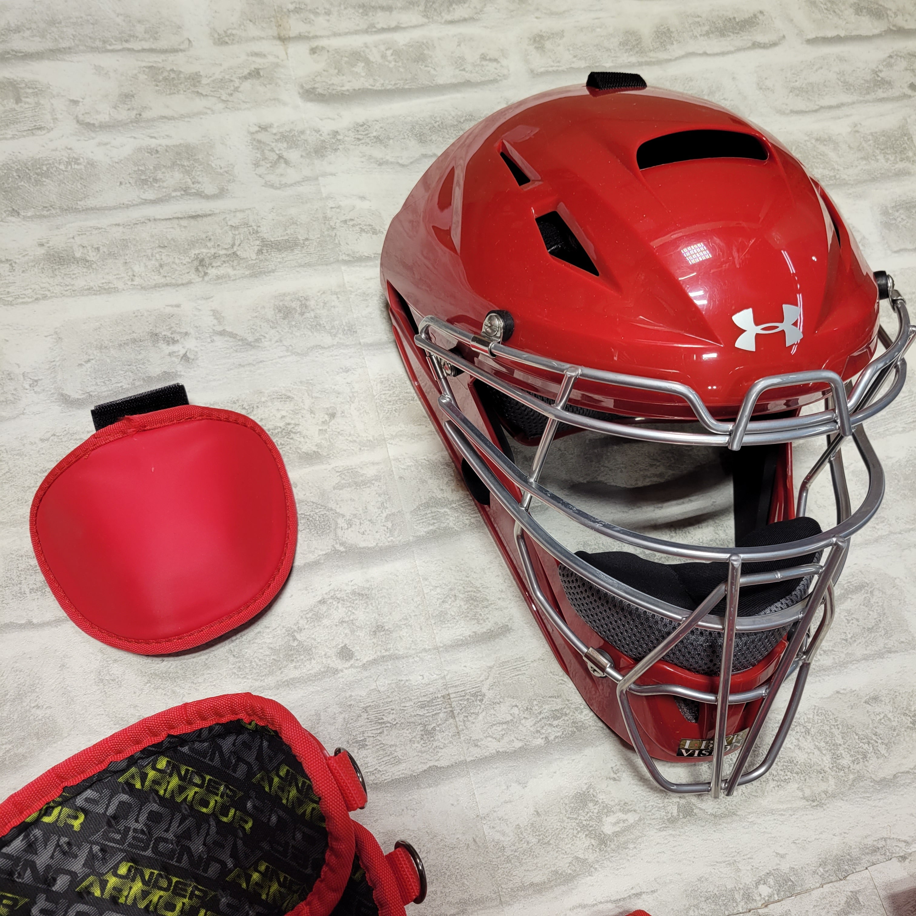 Under Armour Pro 4 Senior Ages 12-16 Catcher's Kit UACKCC4-SRP, Red (7742181376238)