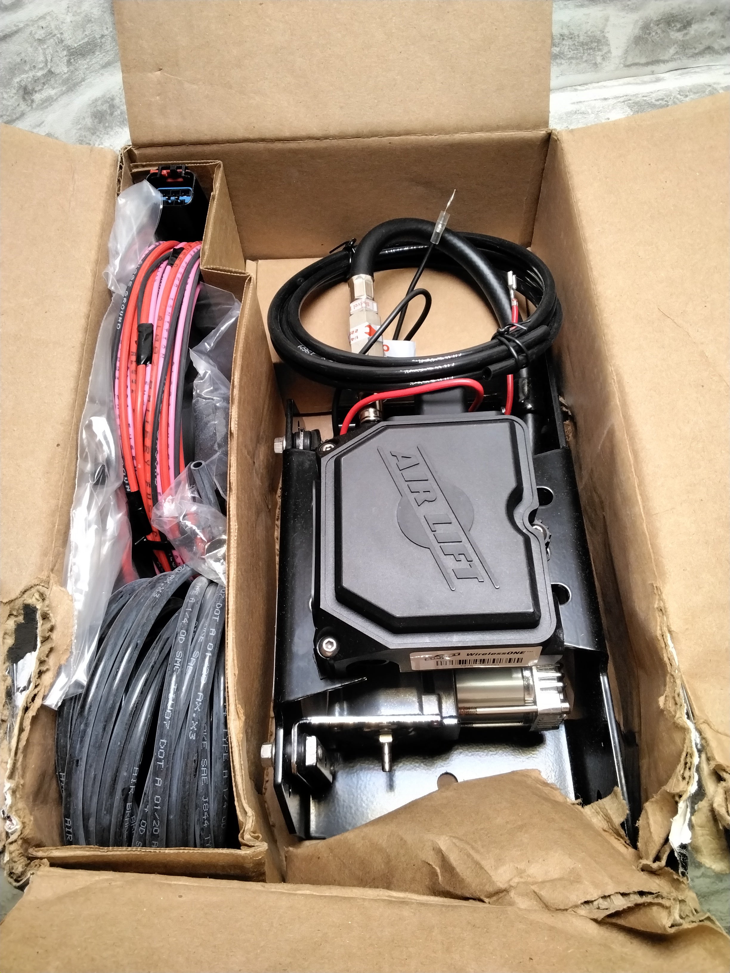 Air Lift 25980EZ WirelessONE (2nd Generation) with EZ Mount [Replaces 25870] (7665827905774)