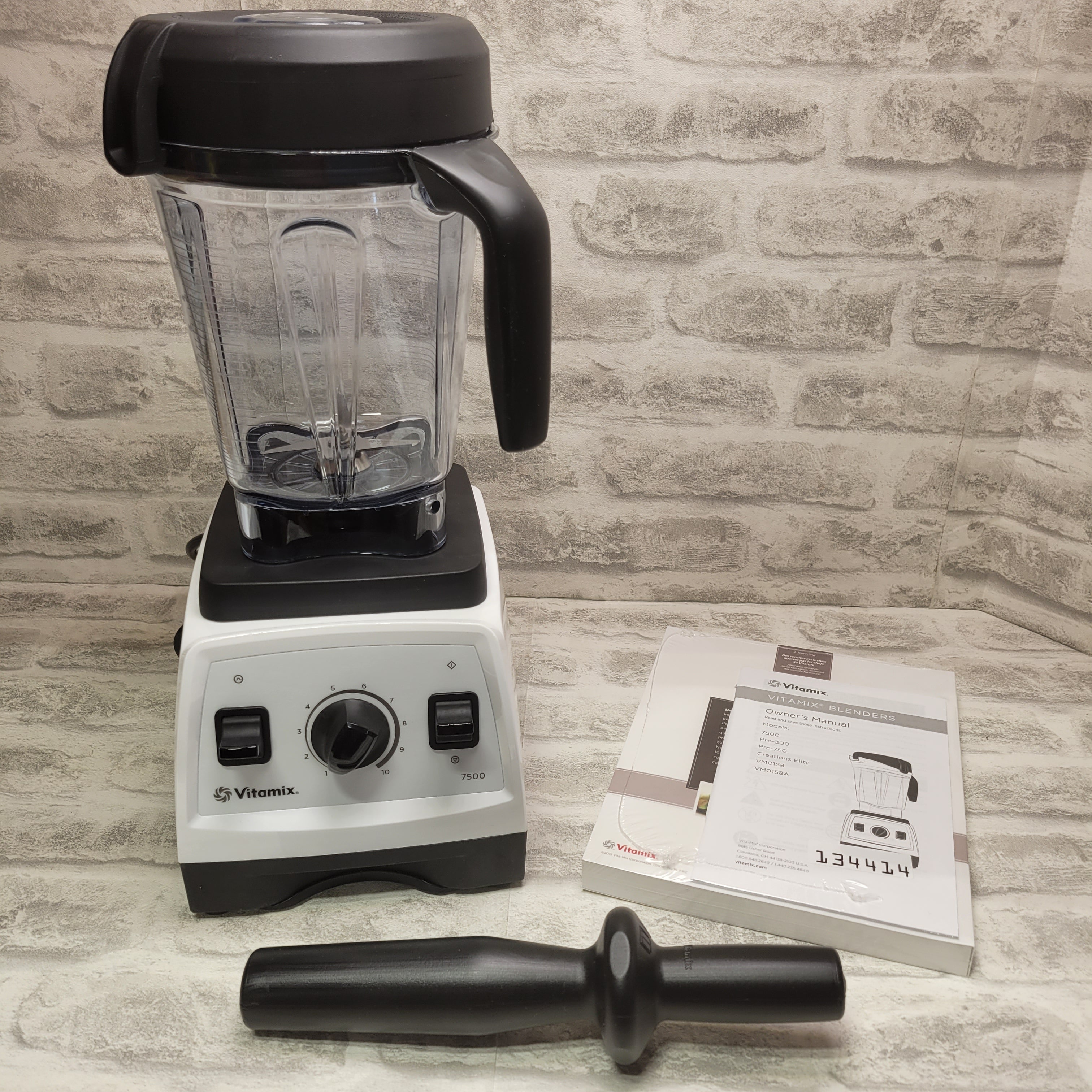 Vitamix 7500 Blender, Professional-Grade, 64 oz. Low-Profile Container, White (7723413274862)