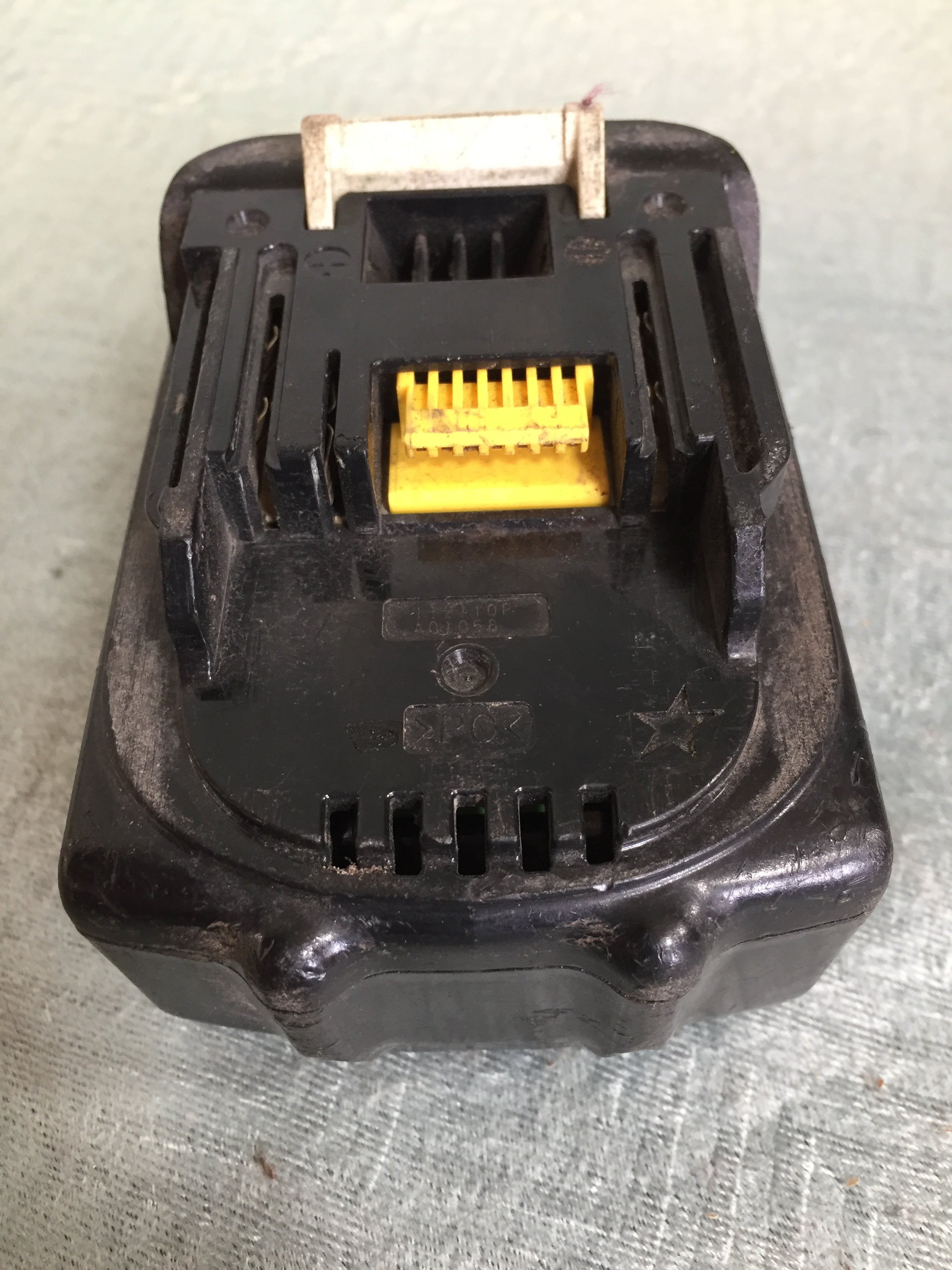**PARTS ONLY** 18V Makita BL1830 Battery Pack **DEFECTIVE**