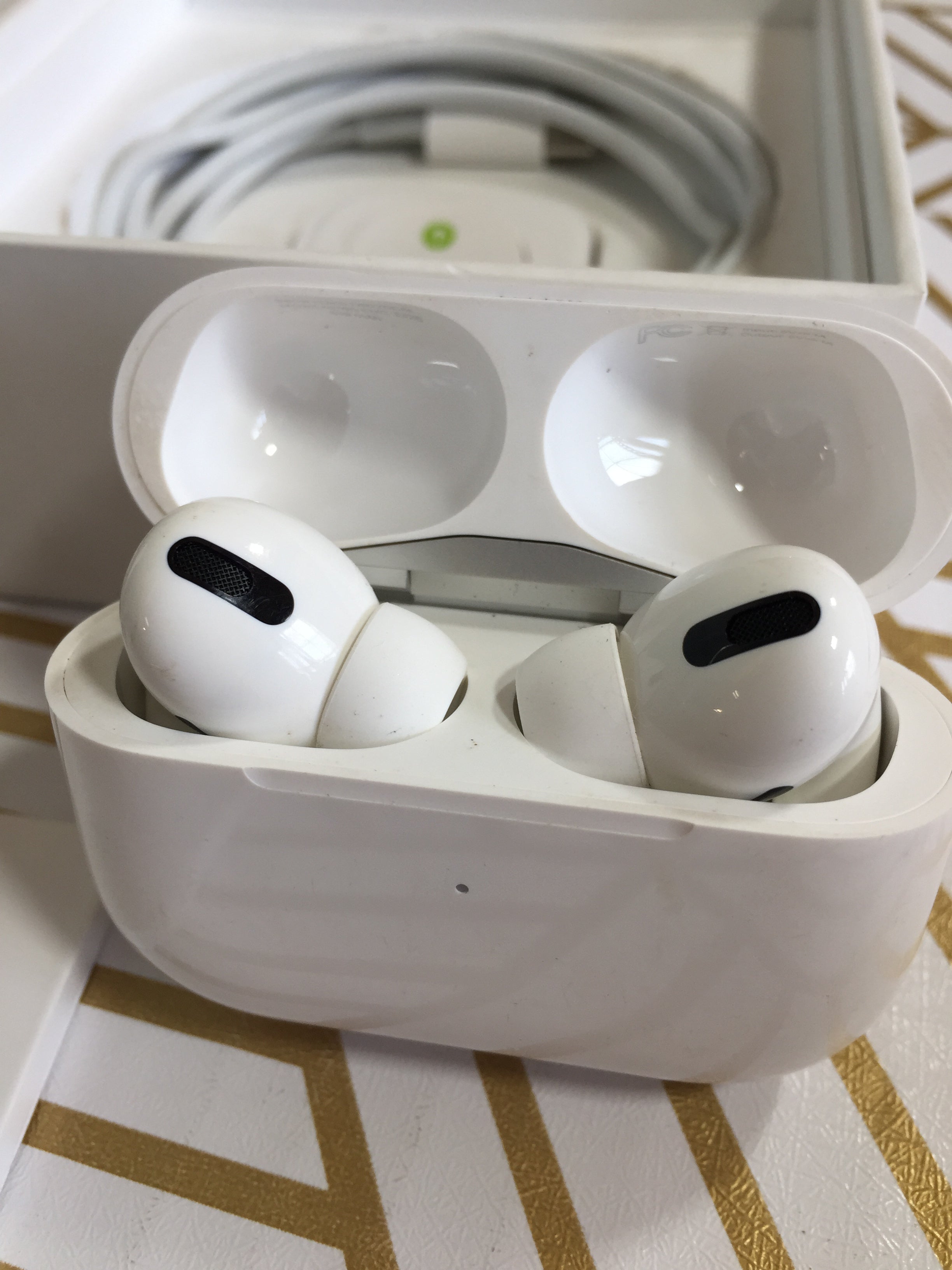 Apple AirPods Pro *GREAT CONDITION* (7677075652846)
