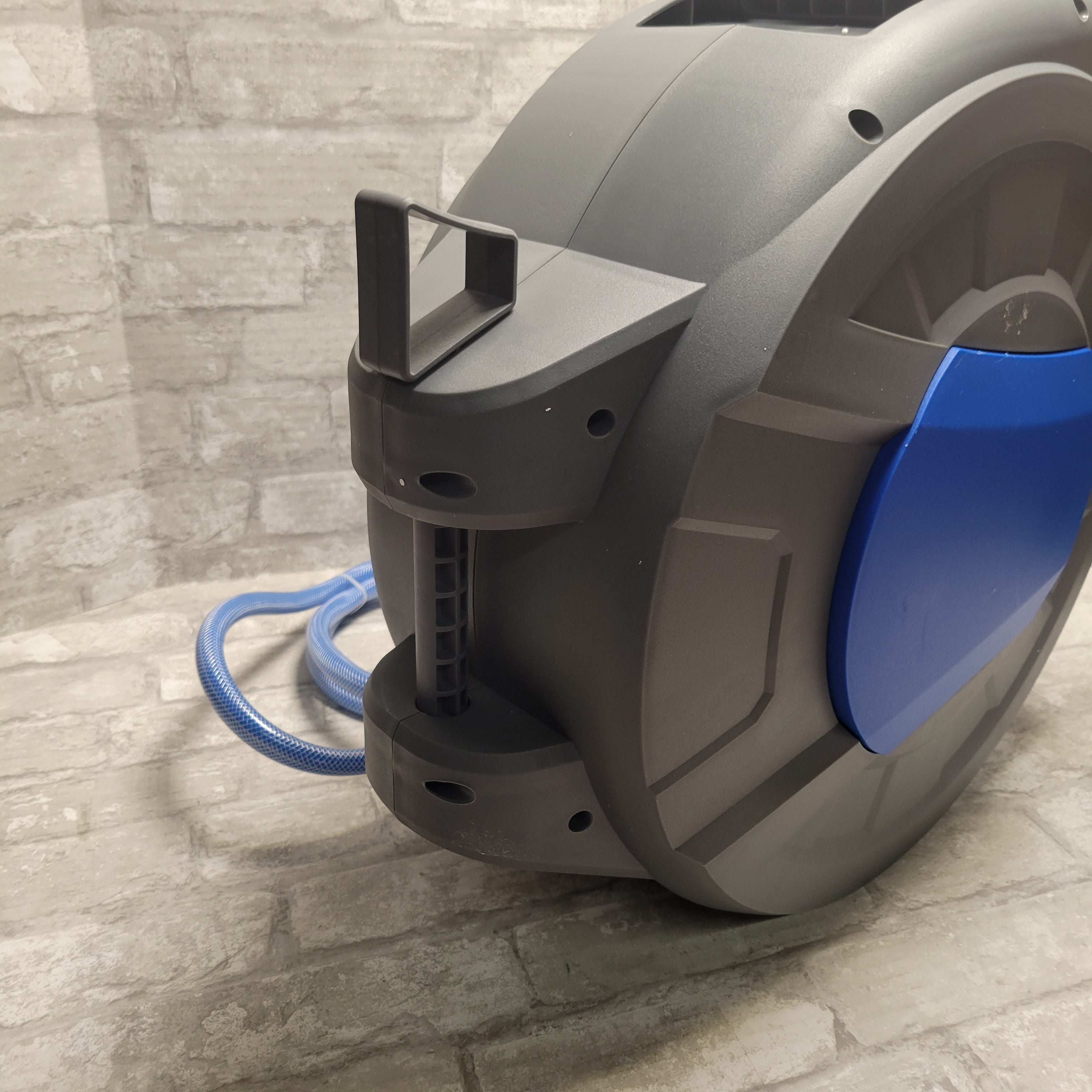 Wall Mounted Retractable Garden Hose Reel with Wall Mount 1/2