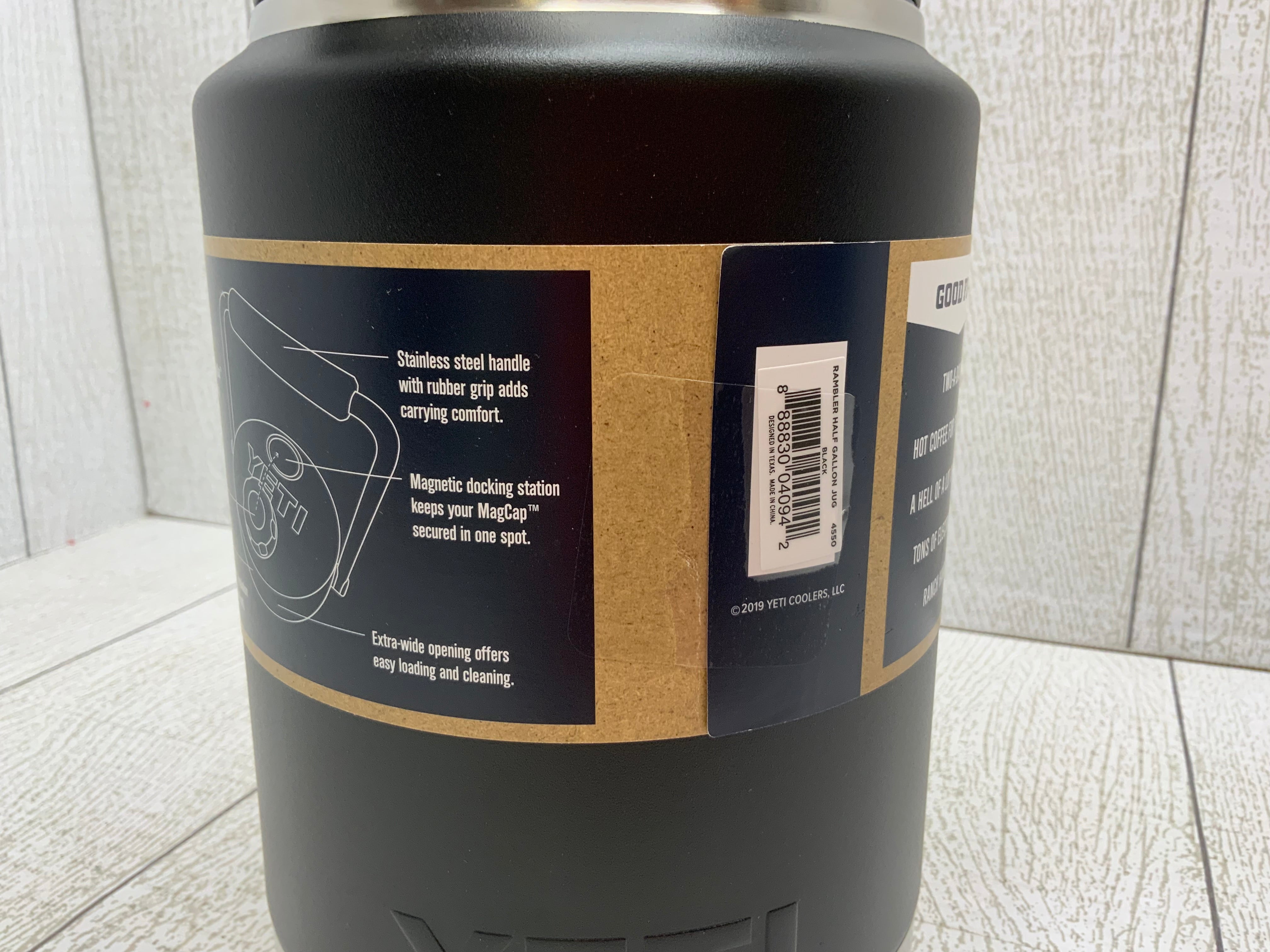 YETI Rambler Half Gallon Jug, Vacuum Insulated, Stainless Steel with MagCap (8029626990830)