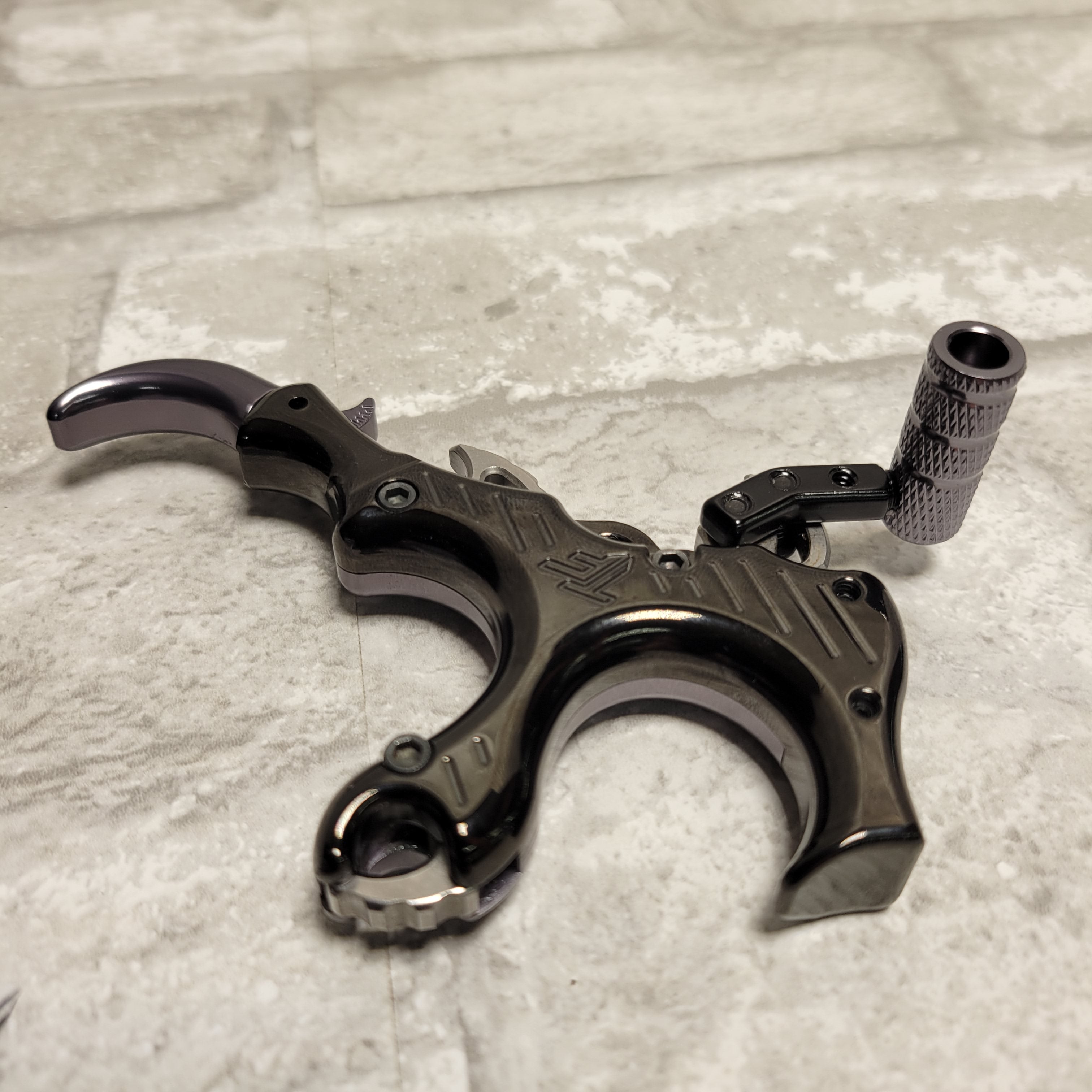 Trufire Synapse  Hammer Throw Release 3 Finger Silver/Black (8008324579566)