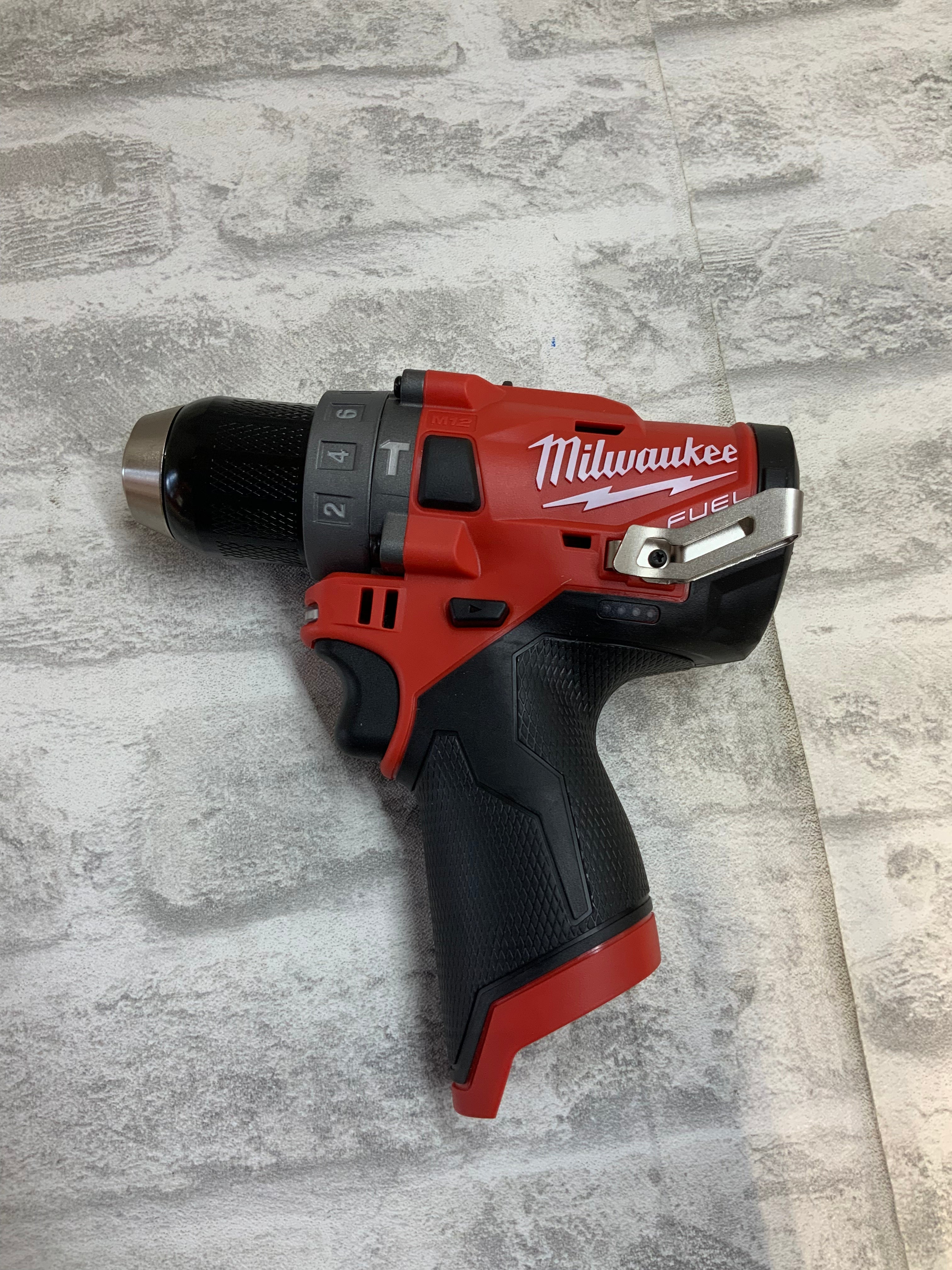 Milwaukee M12 FUEL Brushless 1/2 in. Cordless Hammer Drill Driver Kit (7590376767726)