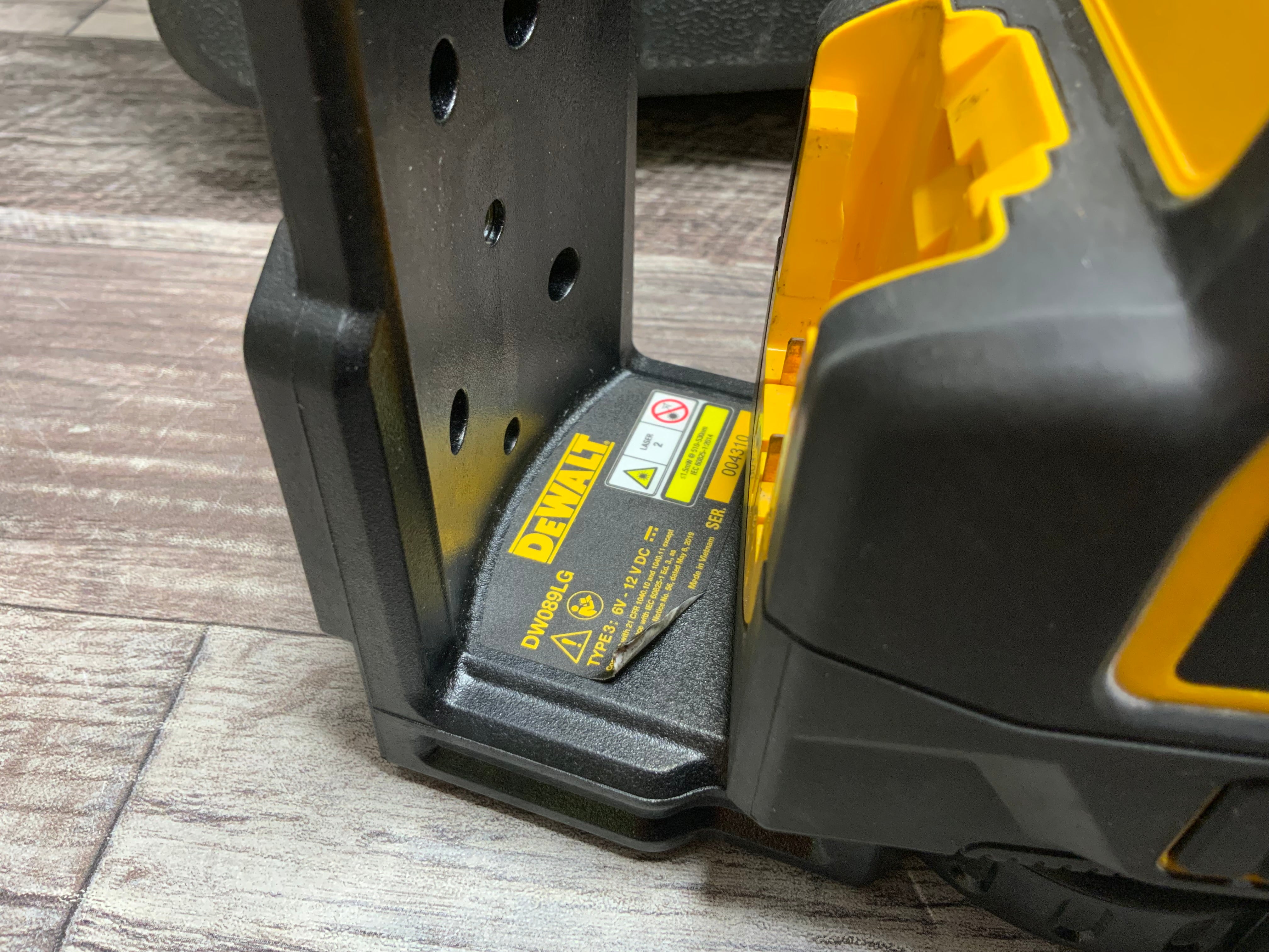 Dewalt DW089LG 12V 360Degree LithiumIon Green Line Laser **FOR PARTS