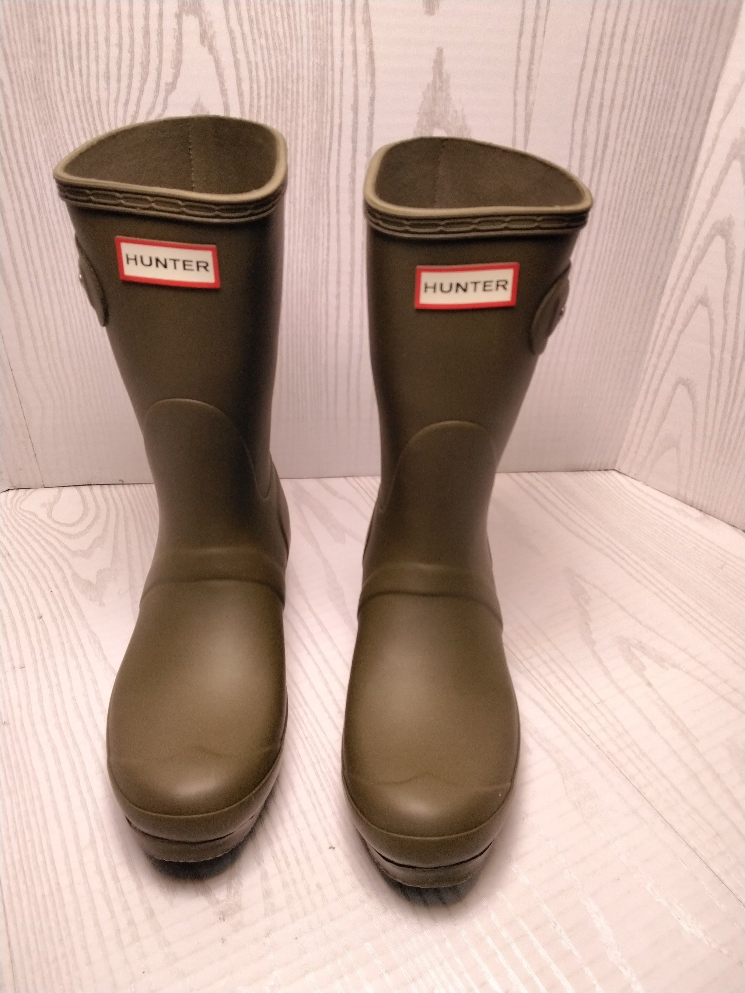 Hunter Women's Original Short Rain Boot, Size 8 - Olive Green (7870765957358)