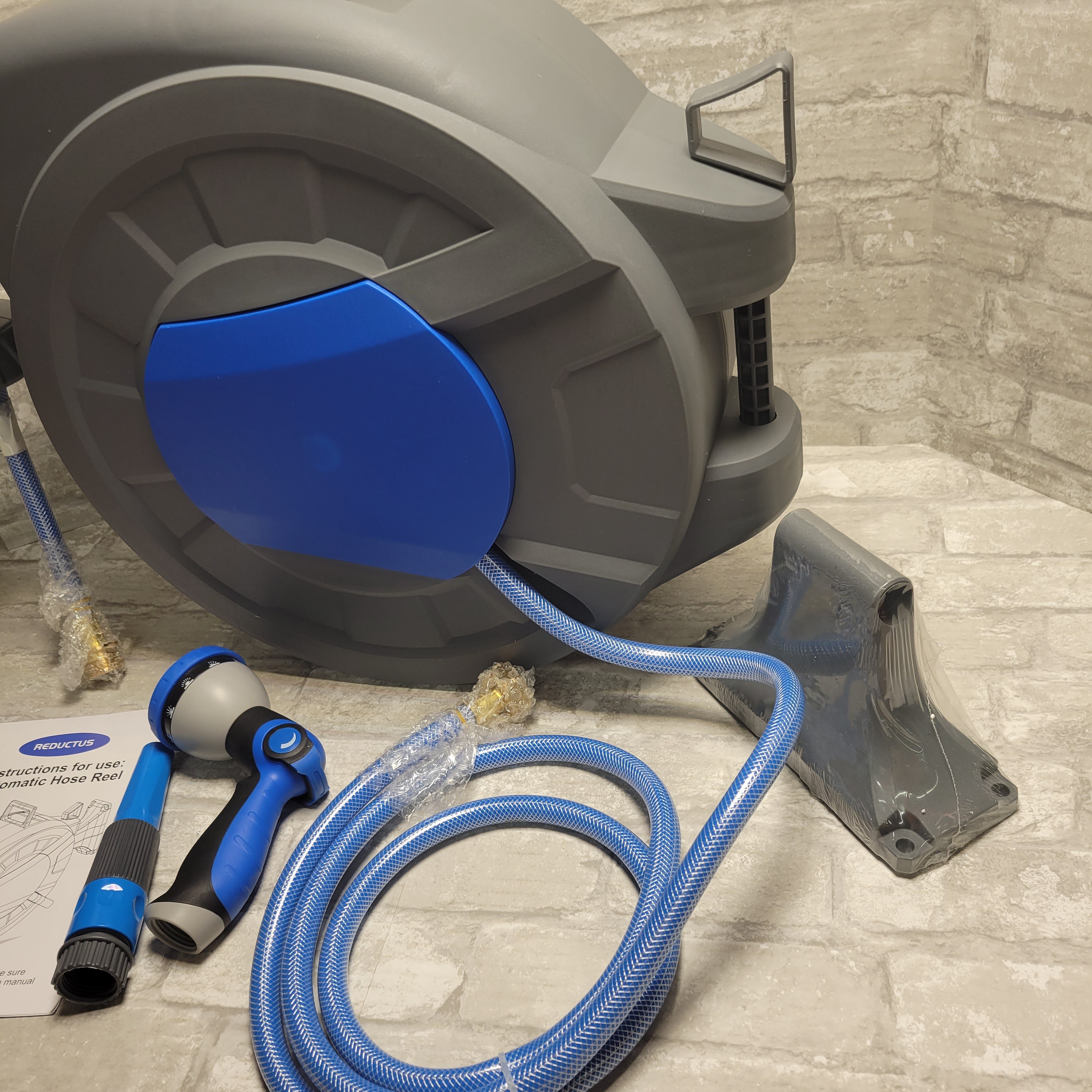 Wall Mounted Retractable Garden Hose Reel with Wall Mount 1/2