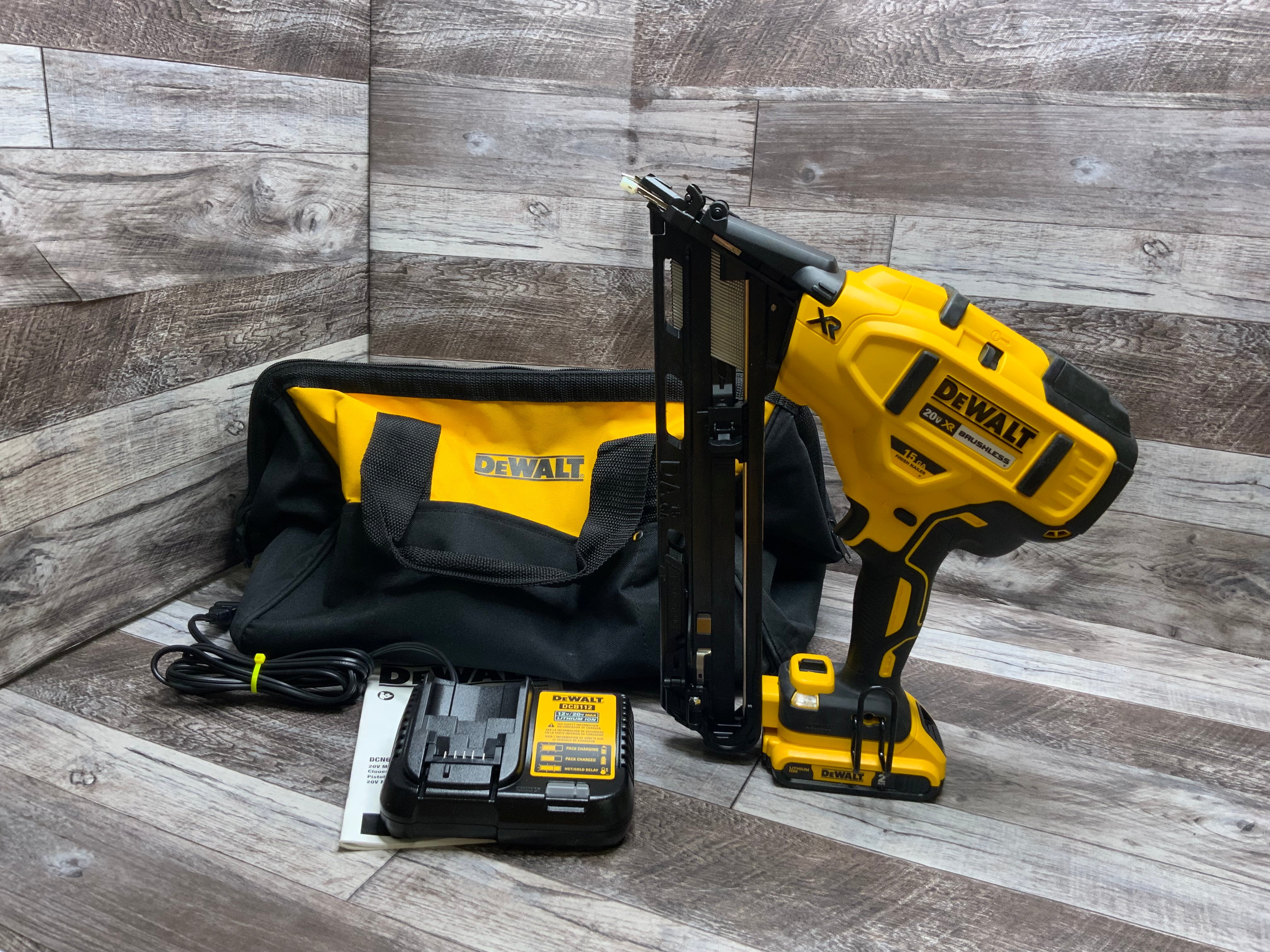 Dewalt Finish Nail Dewalt 15 Ga Cordless Nailer 15 Gauge Dewalt