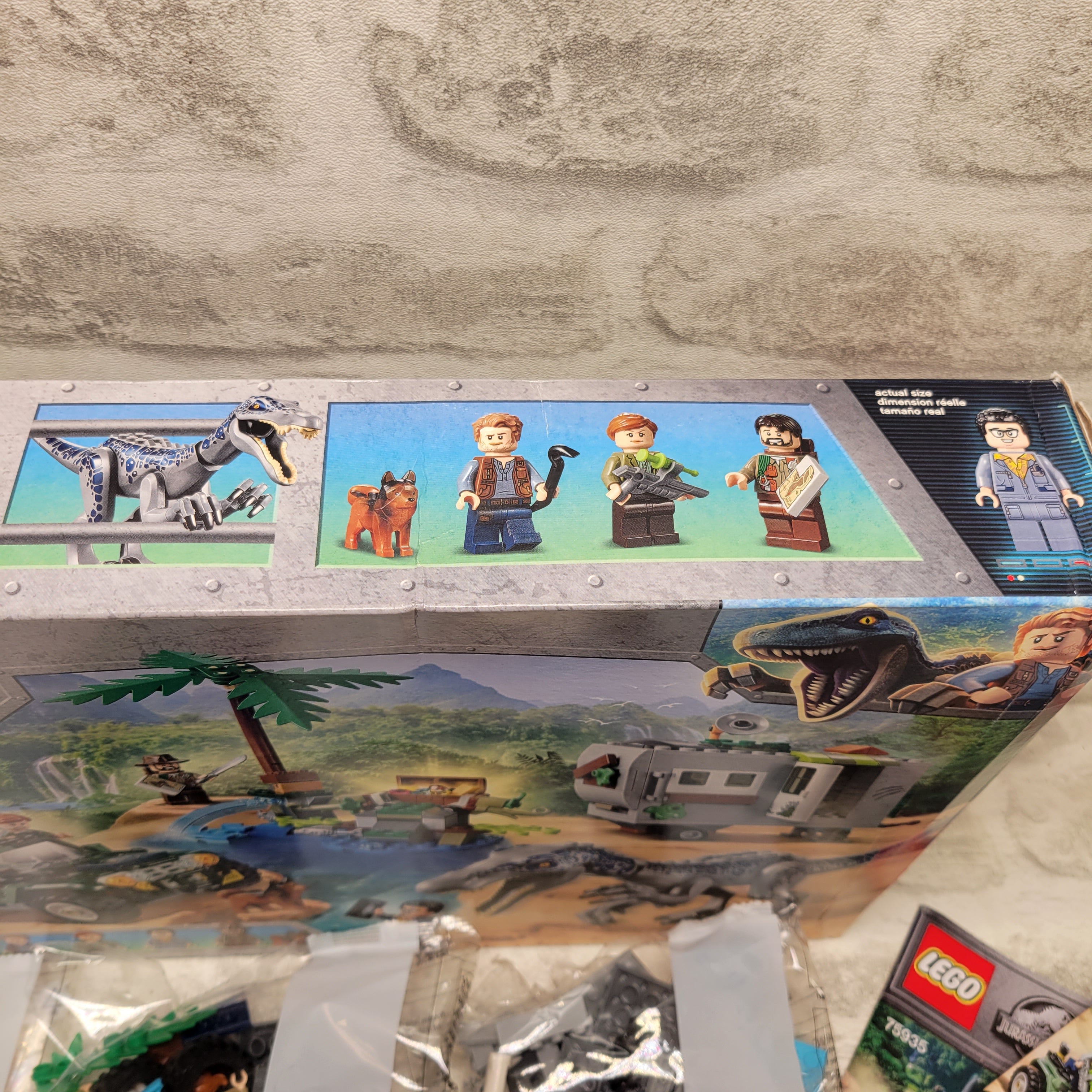 LEGO Jurassic World Baryonyx Face Off: The Treasure Hunt 75935 (434 Pieces) (7670836035822)