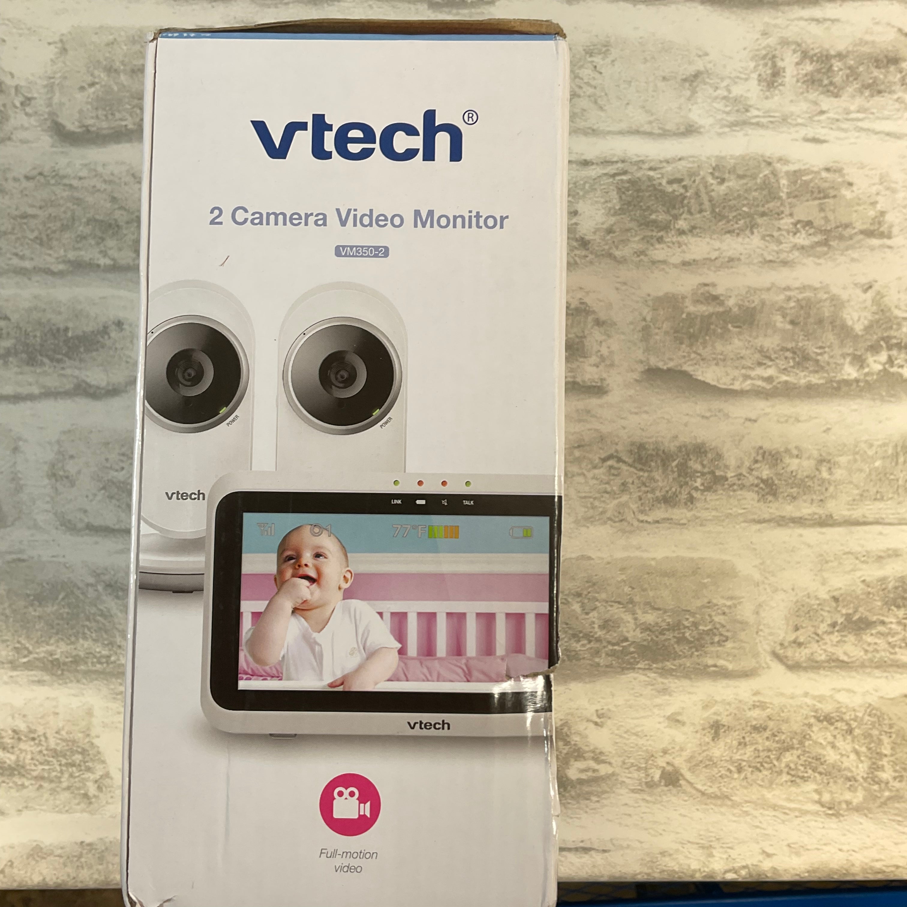 VTech VM3502 Video Monitor with Battery , 5" Screen, 2 Cameras