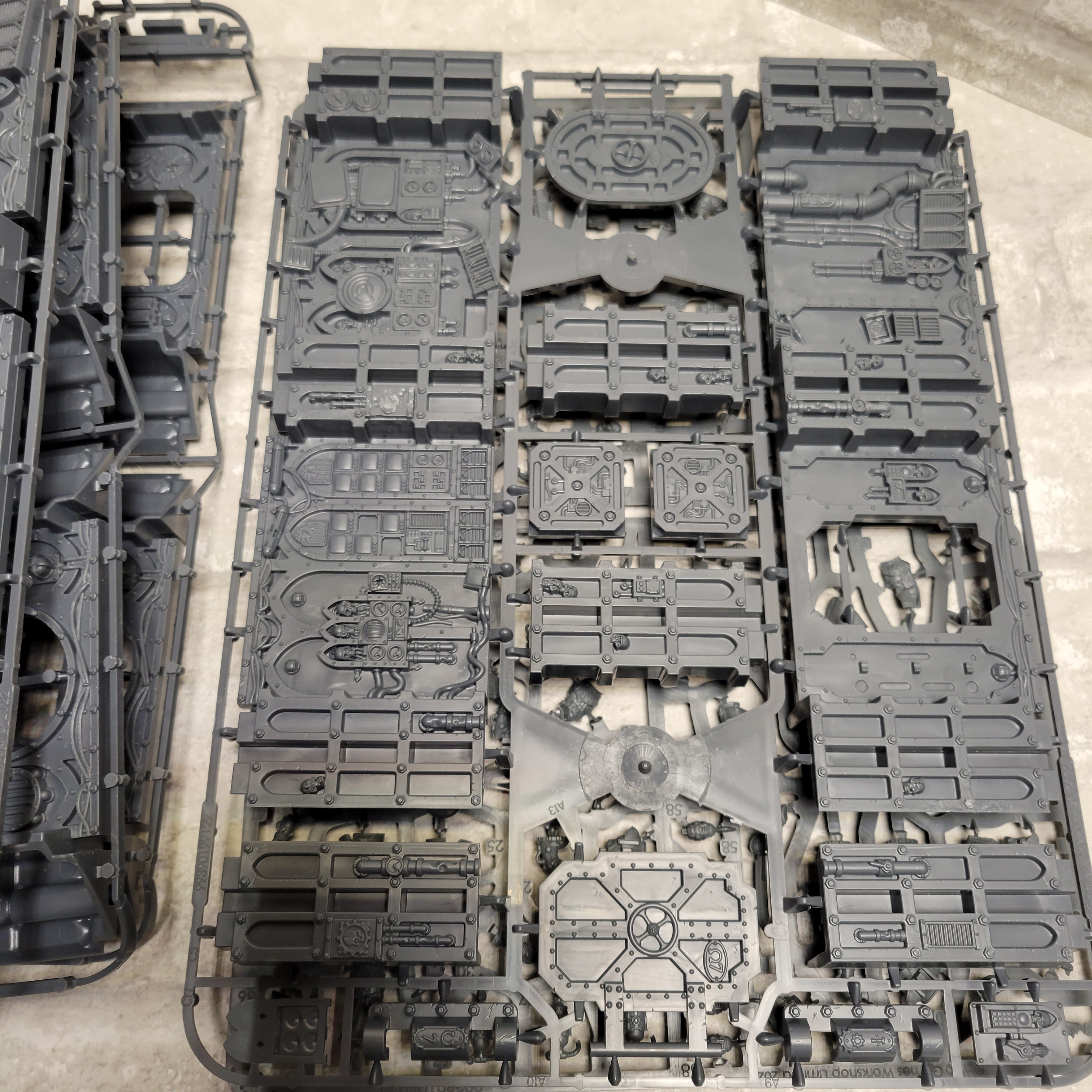 Warhammer 40,000 Kill Team: Into the Dark Box Set GW 103-60 (8050802524398)