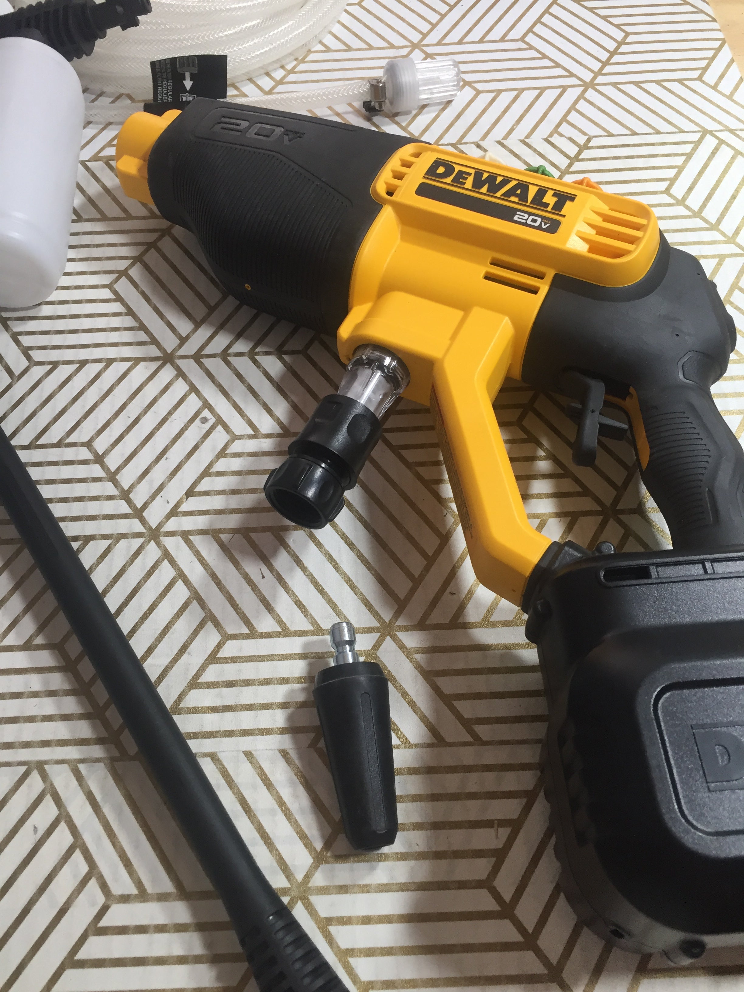 DEWALT DCPW550 Cordless Pressure Washer, Power Cleaner, 550-PSI, 1.0 G