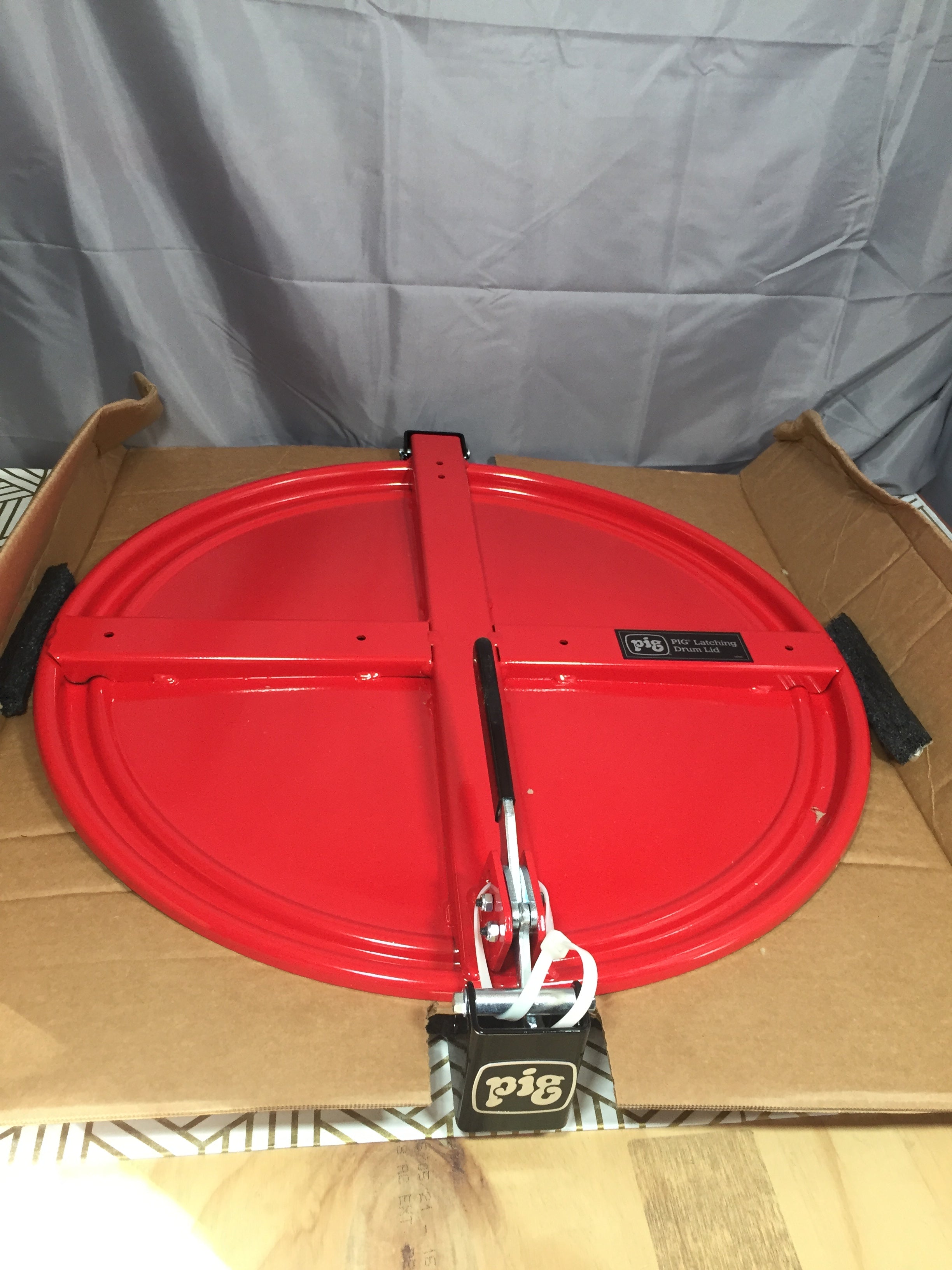 New Pig Corporation DRM659-RD PIGÂ Latching Drum Lid 55 Gallon - Red (8128992575726)