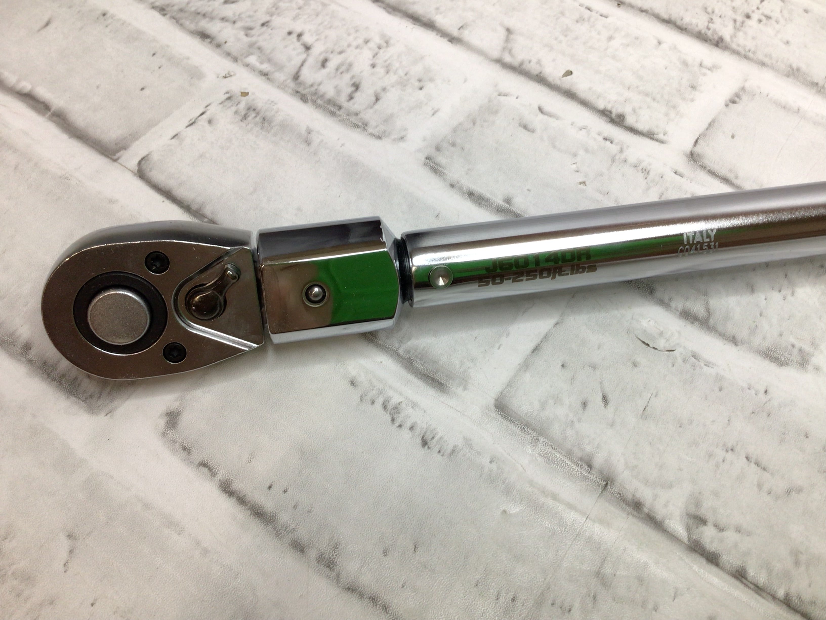Proto J6014DR Torque Wrench Foot-Pound/Newton 1/2 in Drive Size 50-250 ft-lb (8136000864494)
