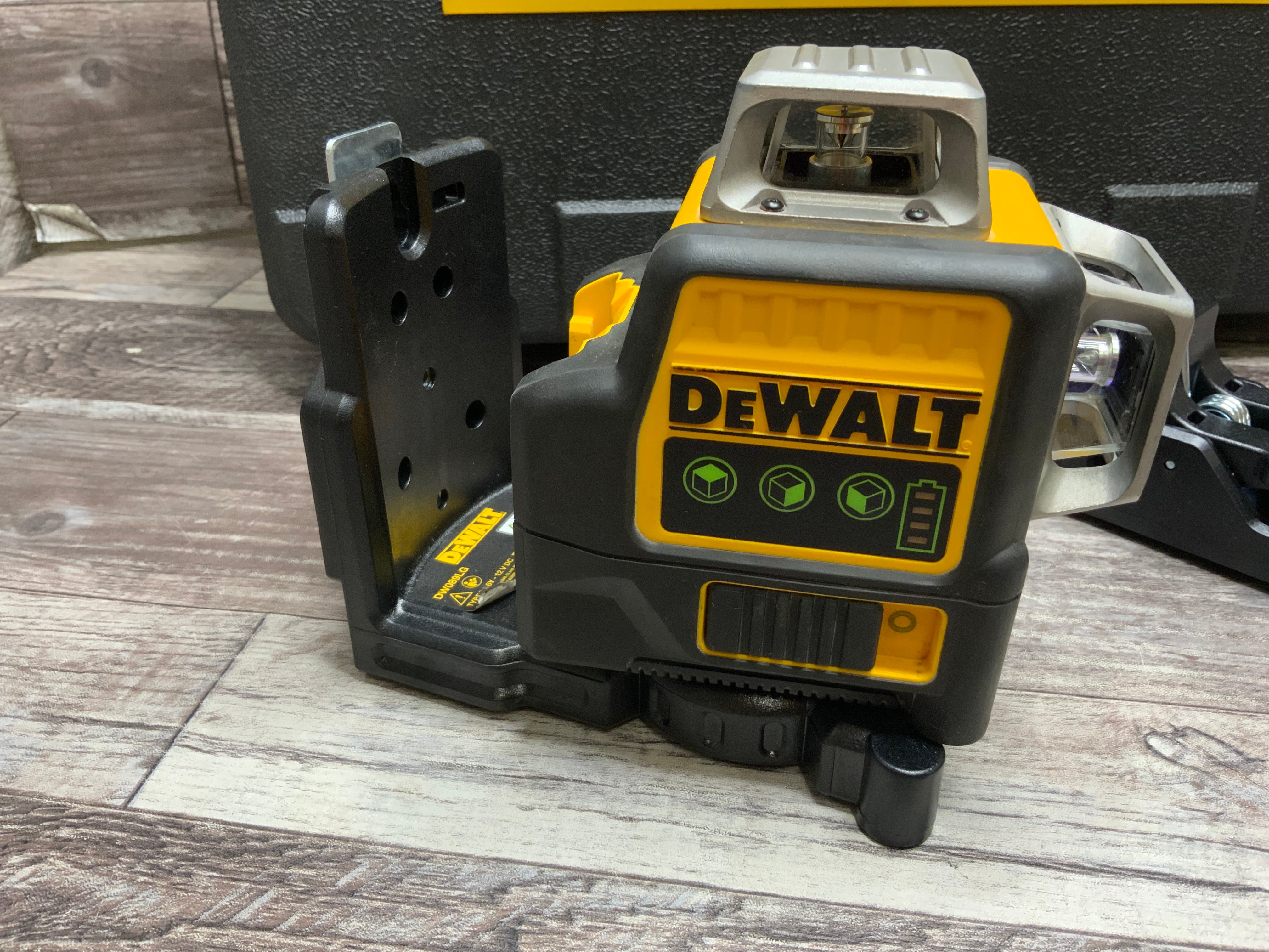 Dewalt DW089LG 12V 360Degree LithiumIon Green Line Laser **FOR PARTS