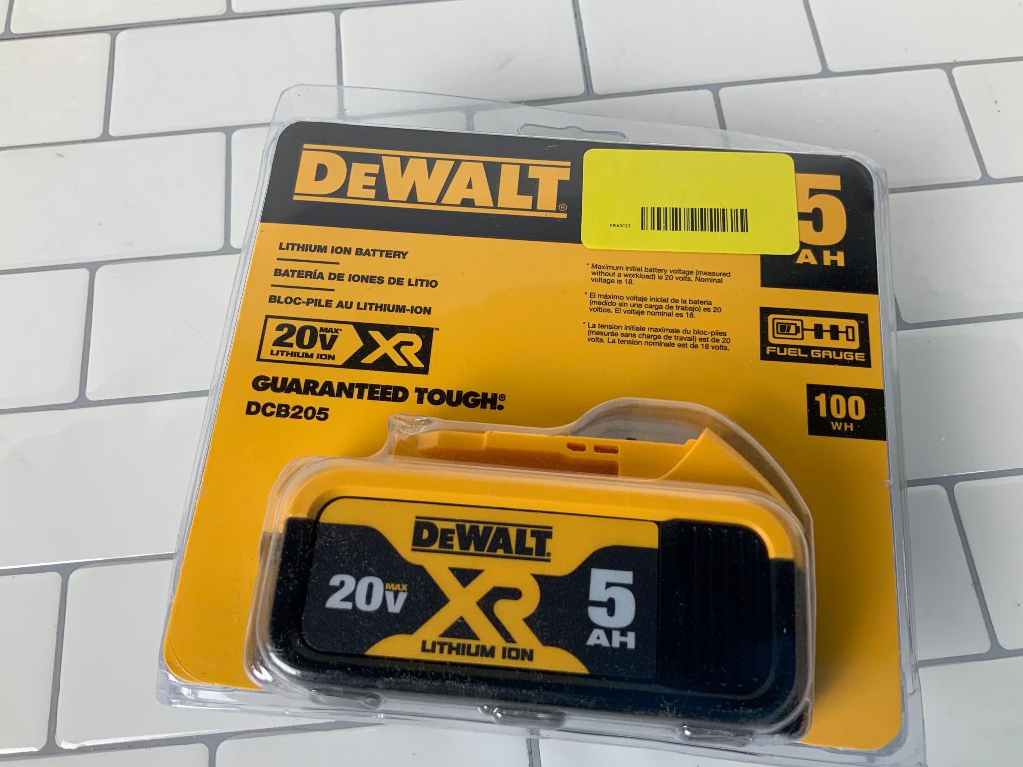 DEWALT 20V MAX XR Battery, Lithium Ion, 5.0Ah (DCB205) (7016739209399)