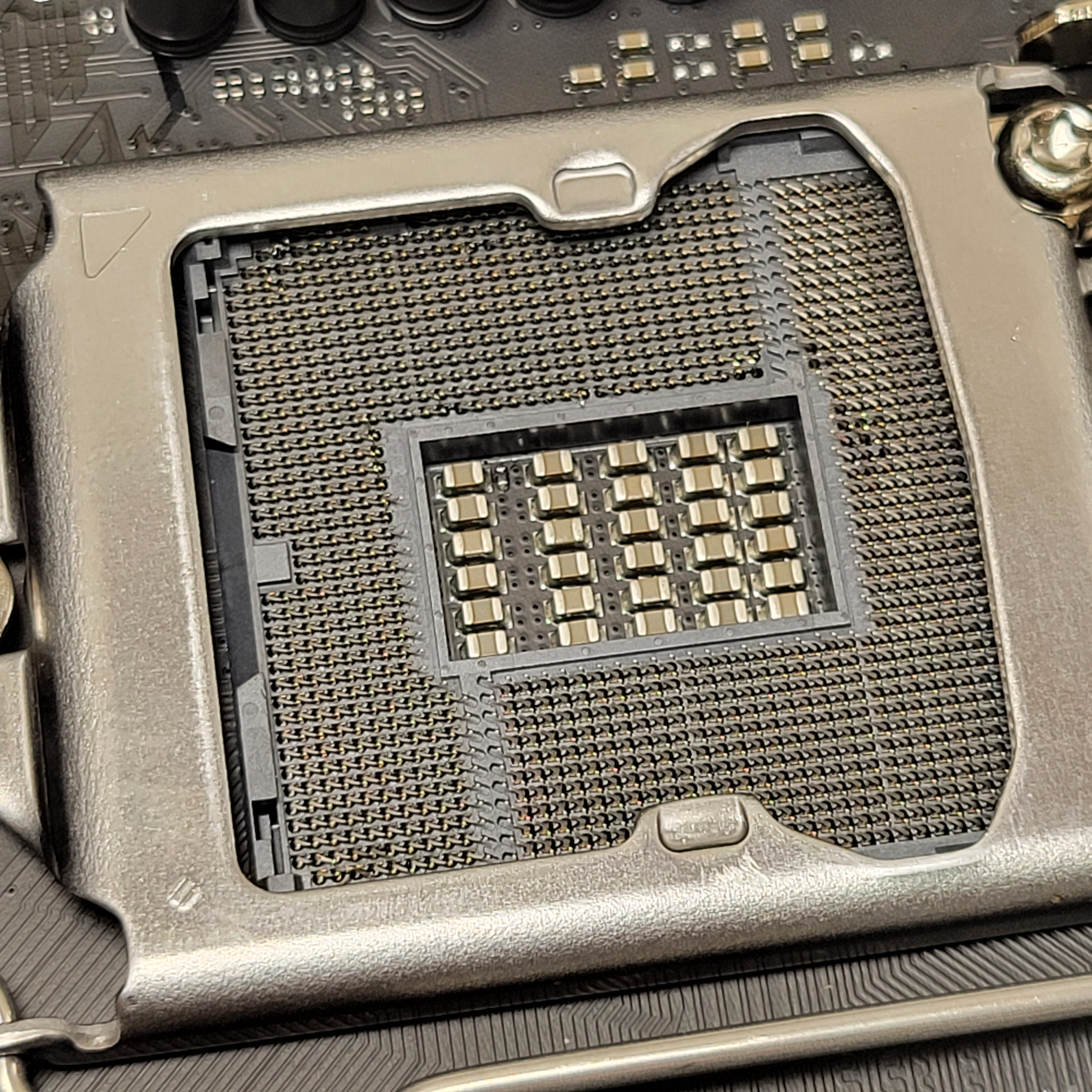 *DAMAGED* ASUS ROG STRIX Z490-E Gaming Motherboard Intel Z490 LGA 1200 (7777873264878)